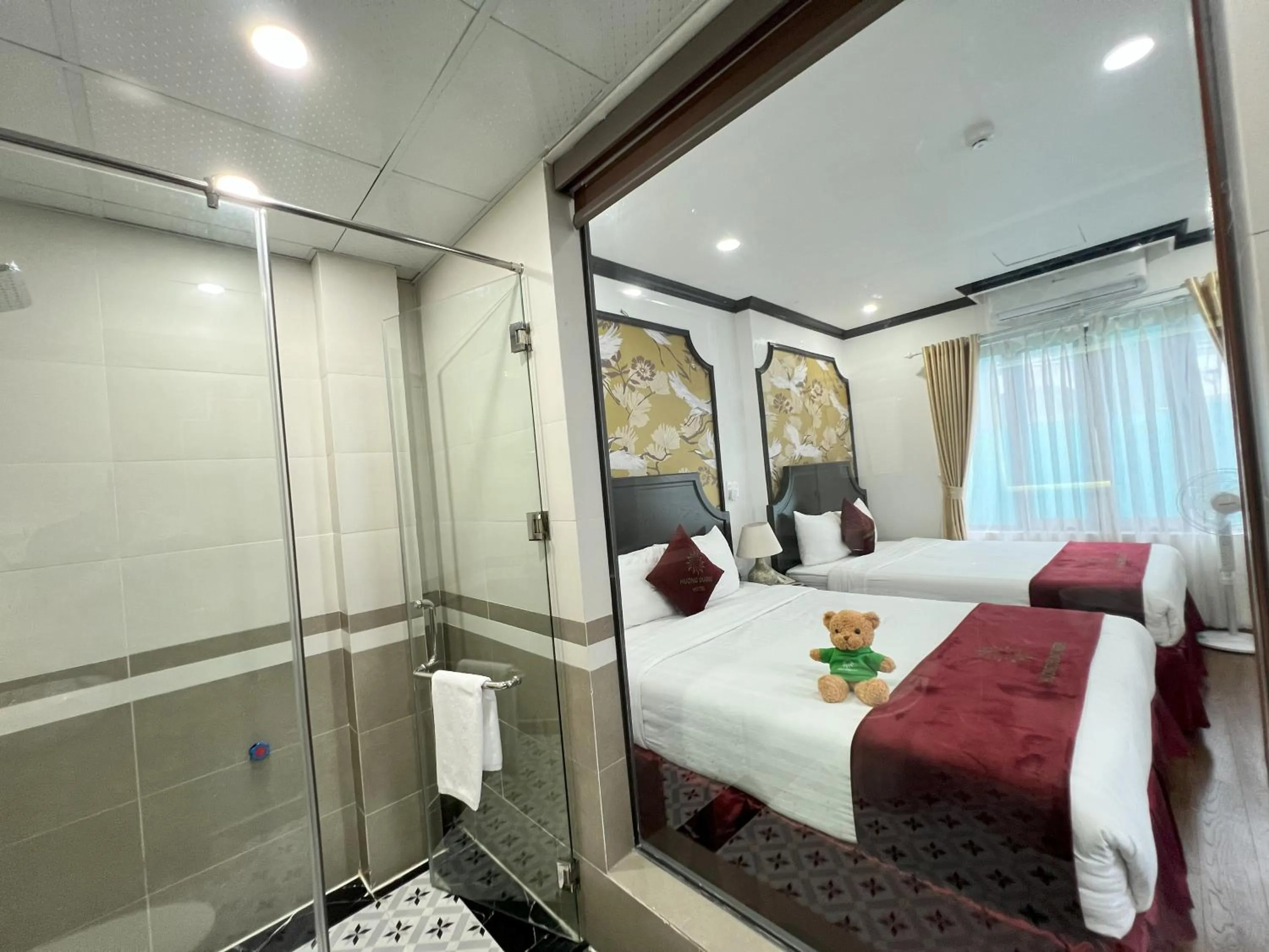 Bathroom, Bed in HƯỚNG DƯƠNG HOTEL THANH HOÁ