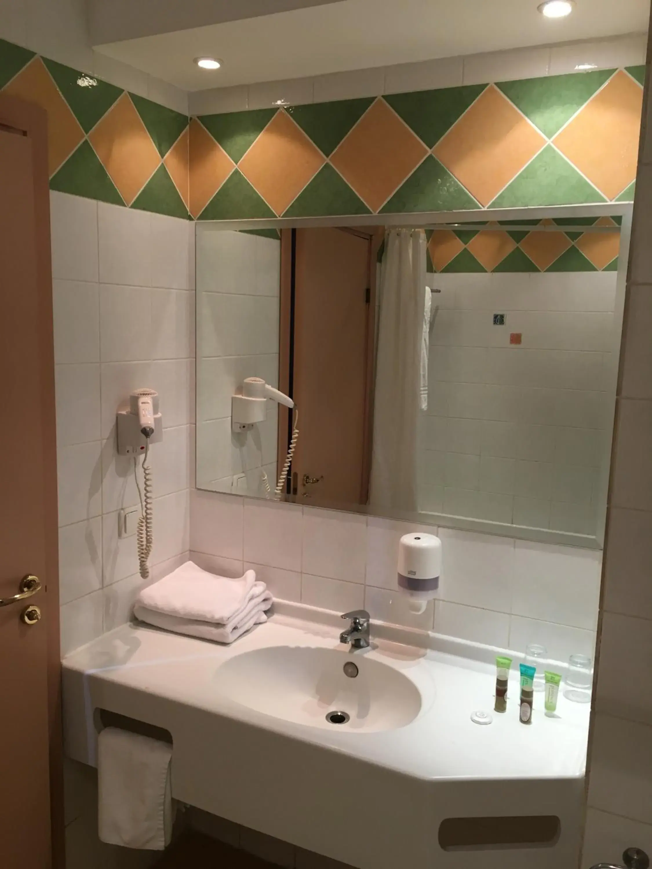 Economy Double Room in Athina Airport Hotel Economy Double Room in Athina Airport Hotel