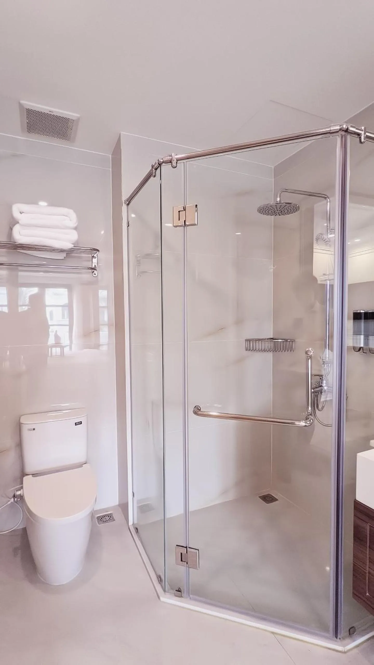 Shower in Anna Beach Phú Quốc