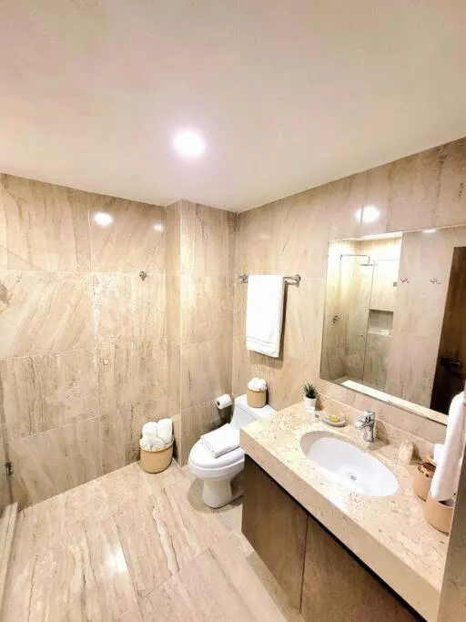Bathroom in Departamento Céntrico y Moderno en Cancún.