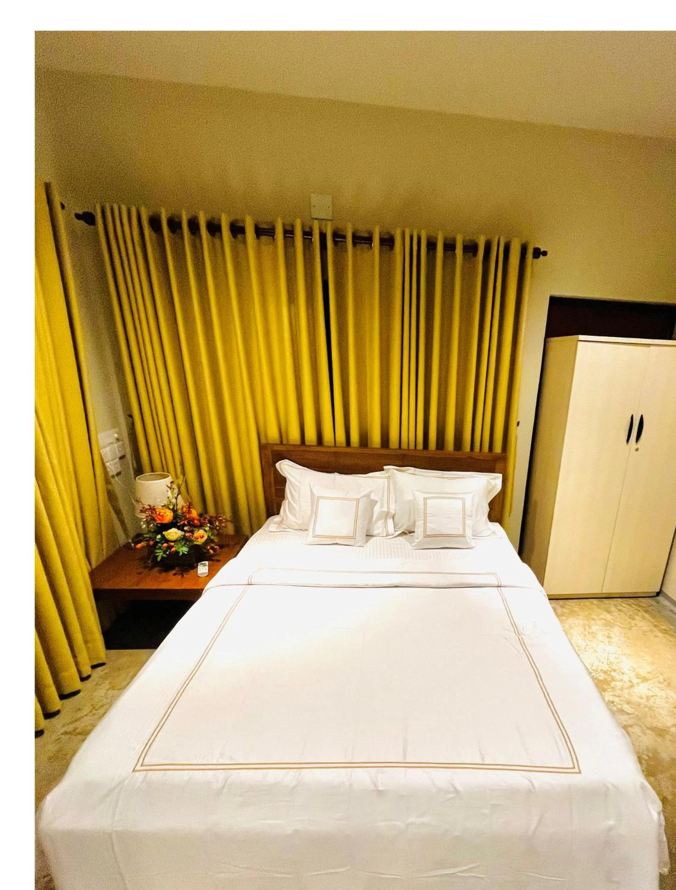 Bedroom, Bed in Ceylon Kingsmen Garden - Katunayake Airport Transit Hotels
