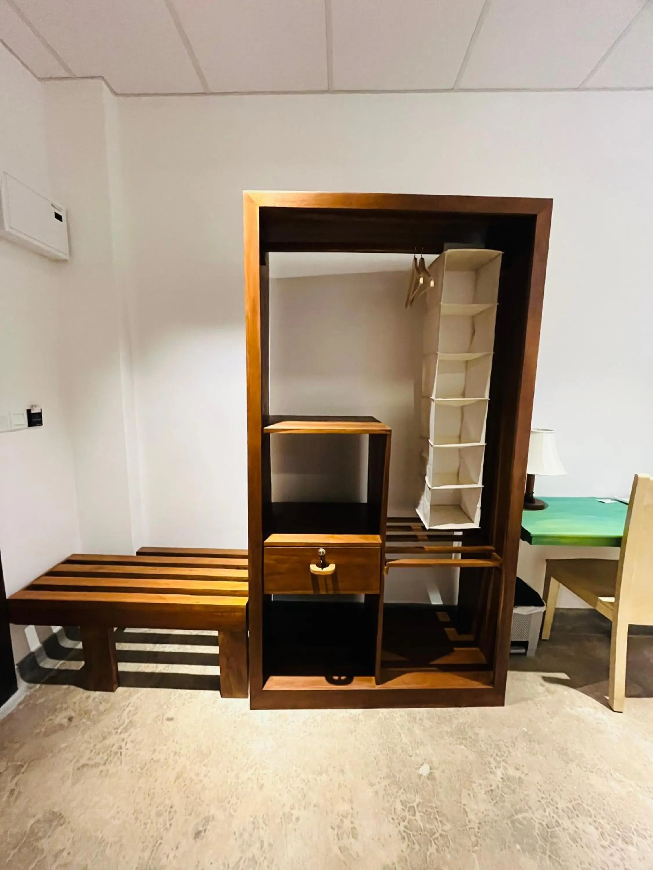 wardrobe in Ceylon Kingsmen Garden - Katunayake Airport Transit Hotels