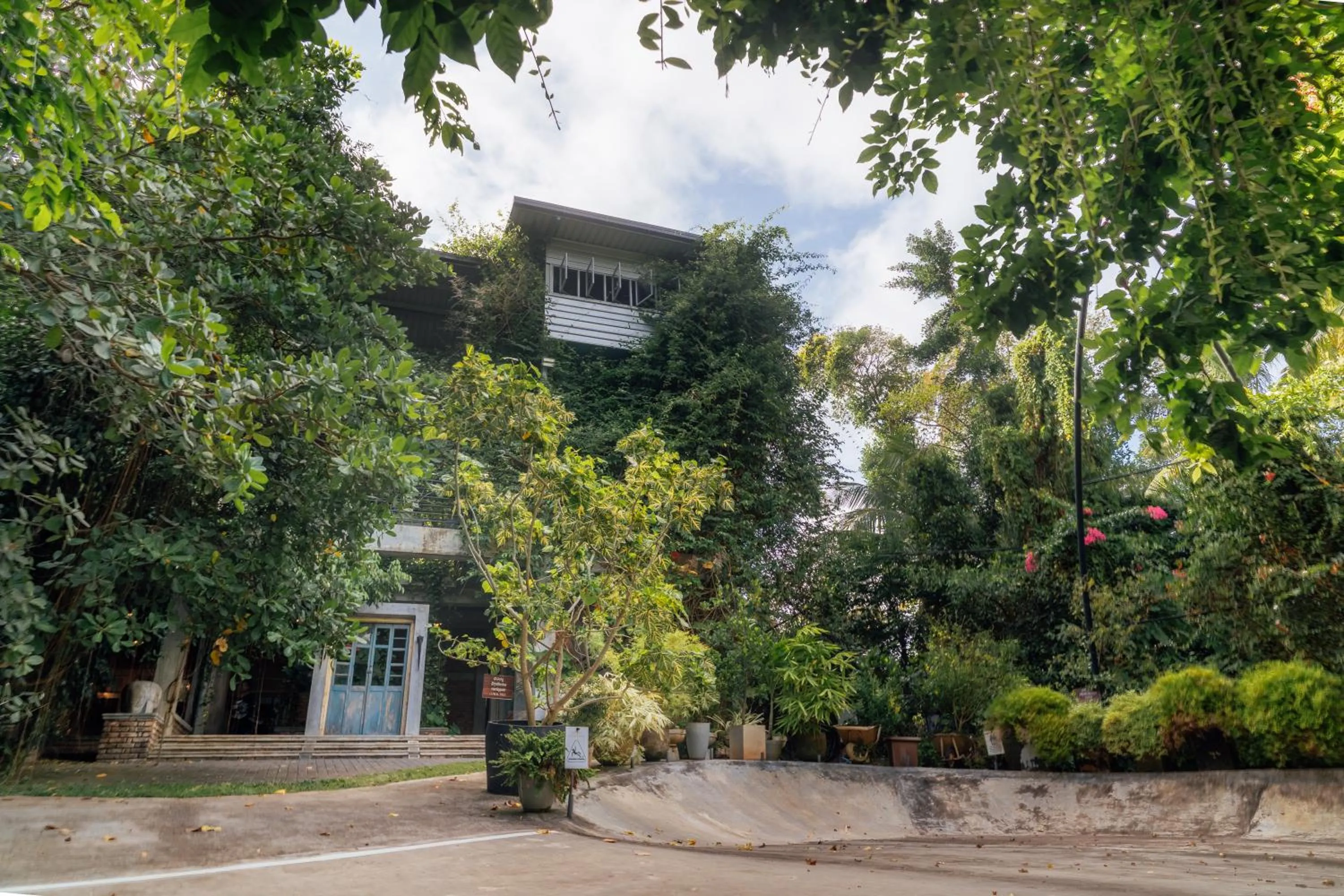 Ceylon Kingsmen Garden - Katunayake Airport Transit Hotels