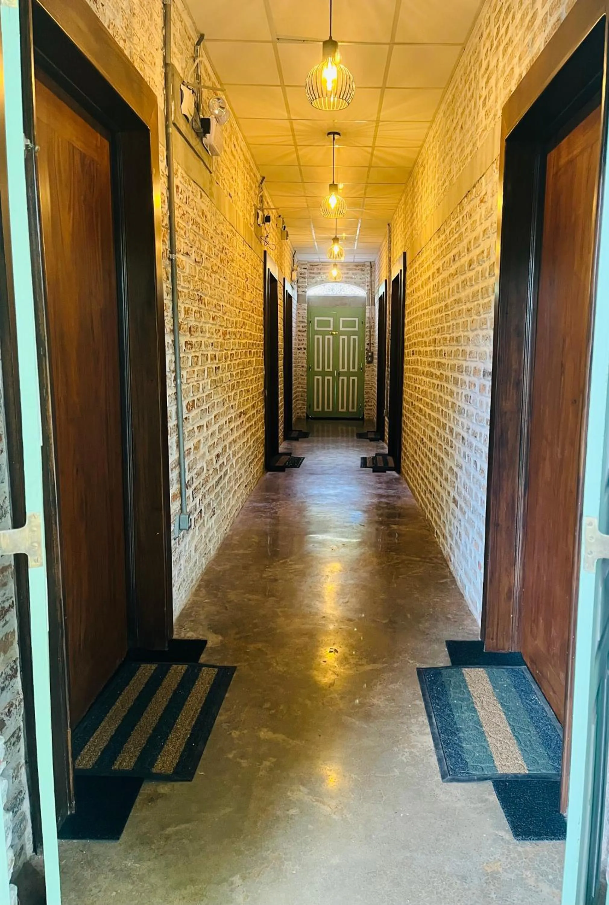 Ceylon Kingsmen Garden - Katunayake Airport Transit Hotels