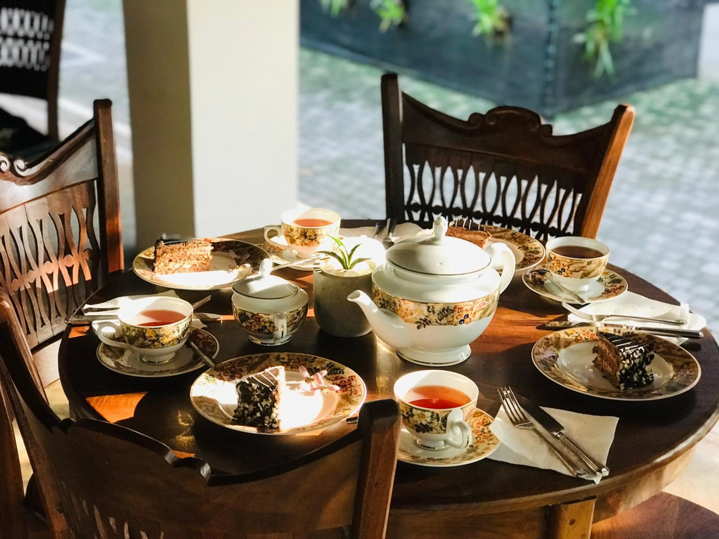 Food and drinks in Ceylon Kingsmen Garden - Katunayake Airport Transit Hotels