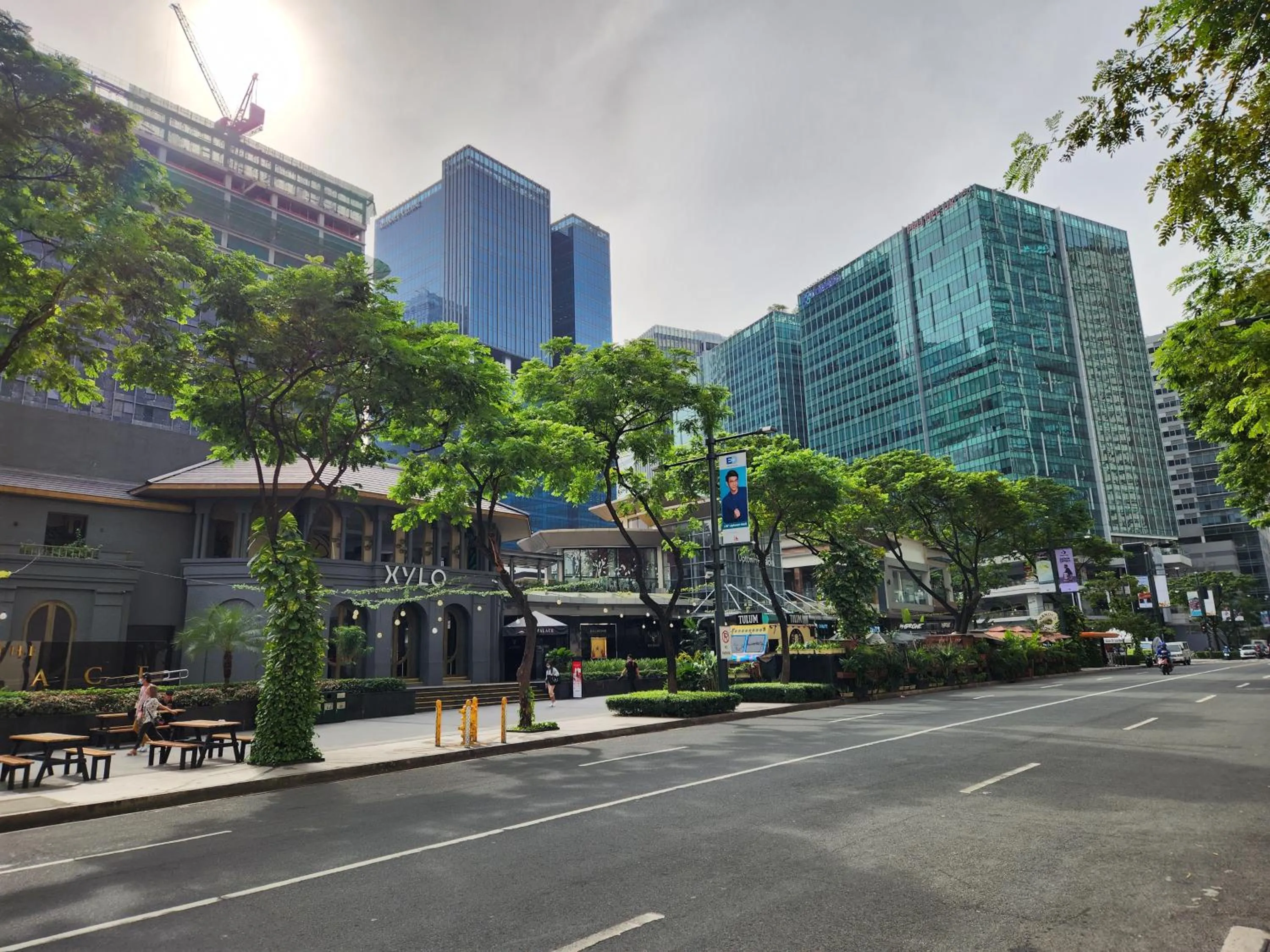 One-Bedroom Apartment - single occupancy in 8U Pristine & Cozy Stay at Uptown Mall BGC across Mitsukoshi with FREE Parking and Balcony