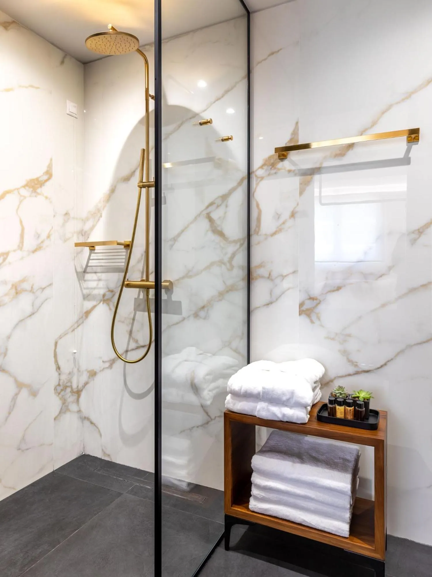 Shower in Amazon Hotel