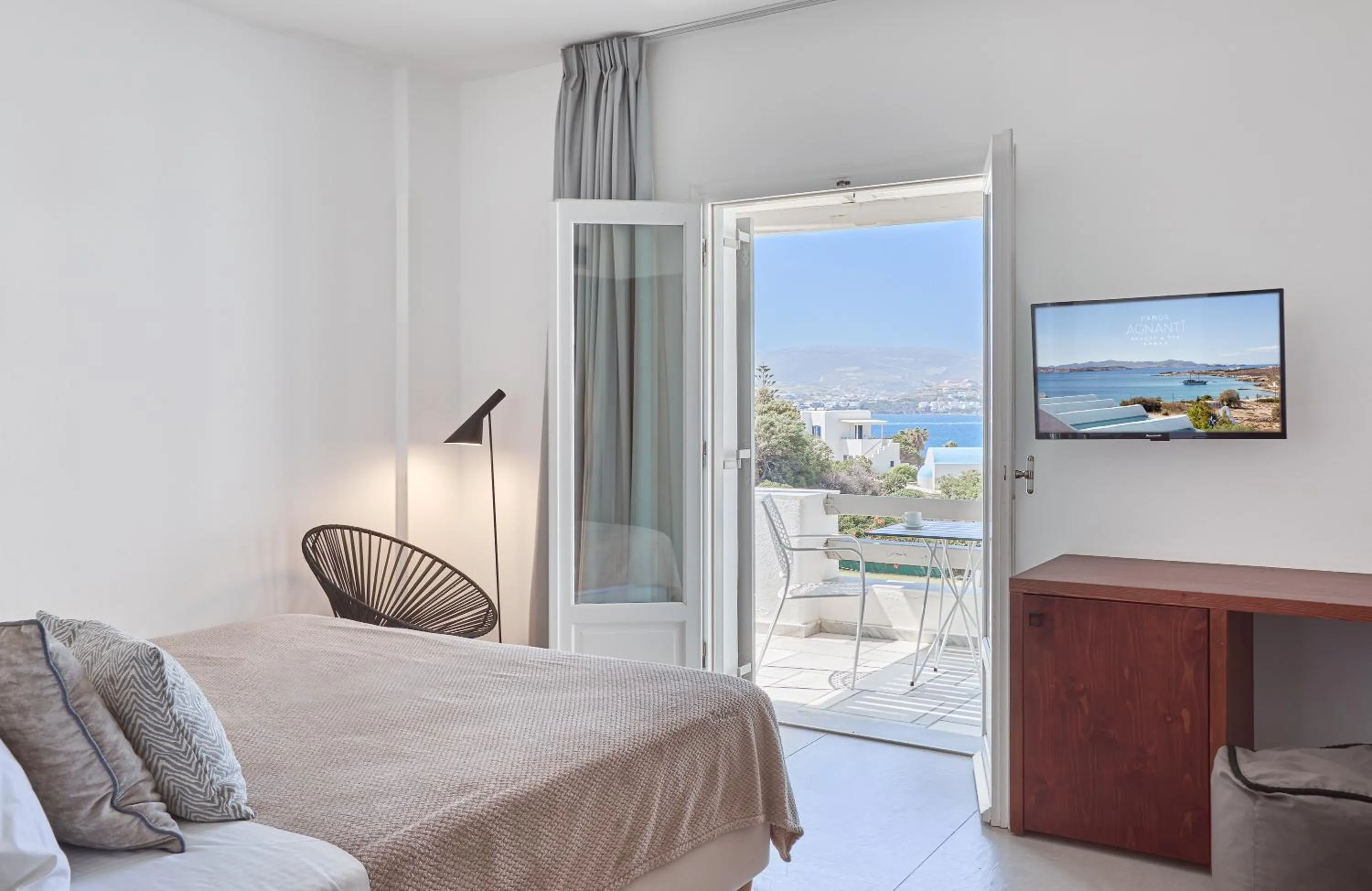Photo of the whole room, Bed in Paros Agnanti Resort & Spa