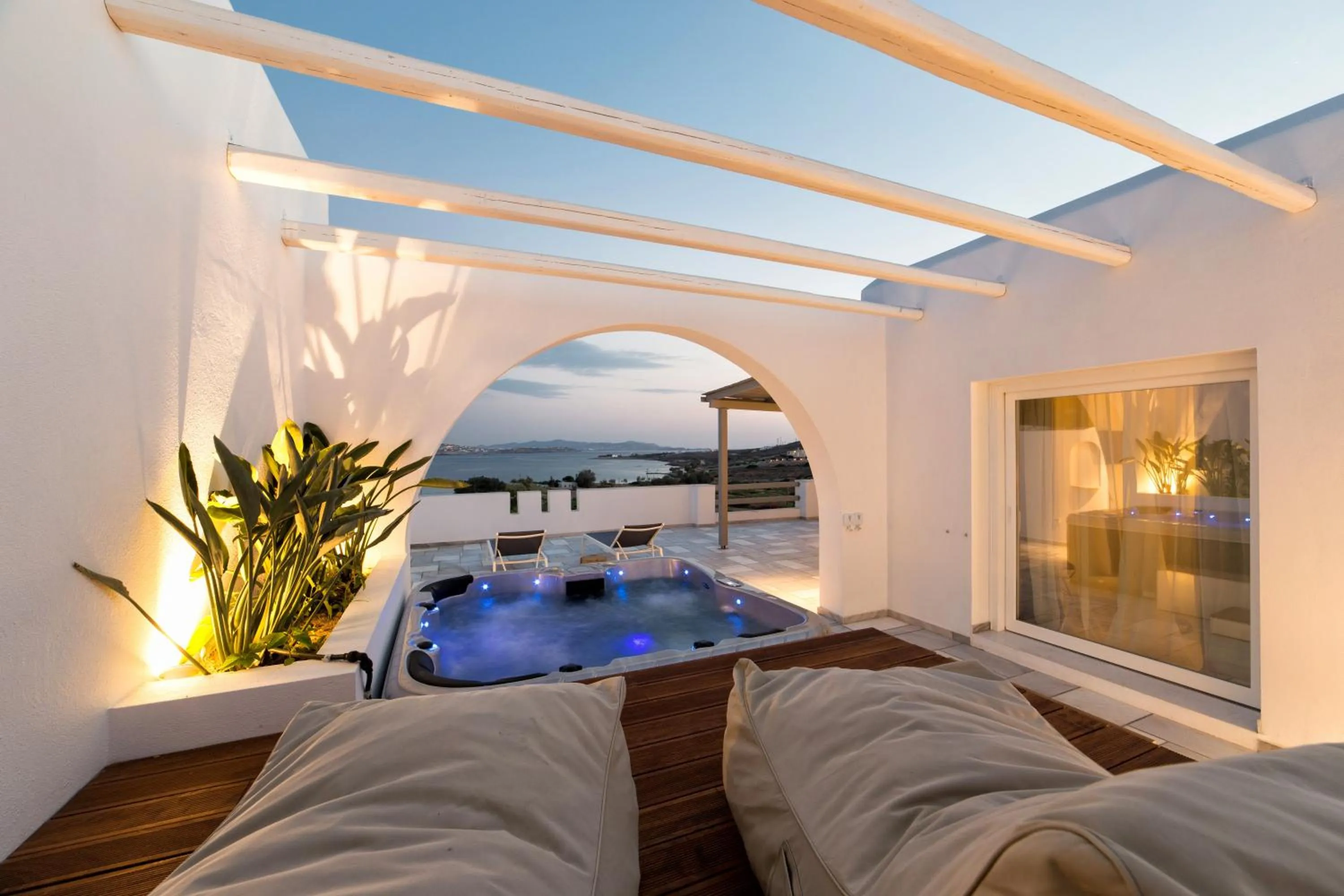 Hot Tub, Bed in Paros Agnanti Resort & Spa