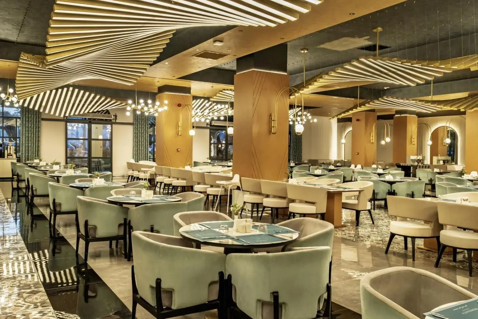 Restaurant/places to eat in Serenity Queen Hotel Restaurant/places to eat in Serenity Queen Hotel