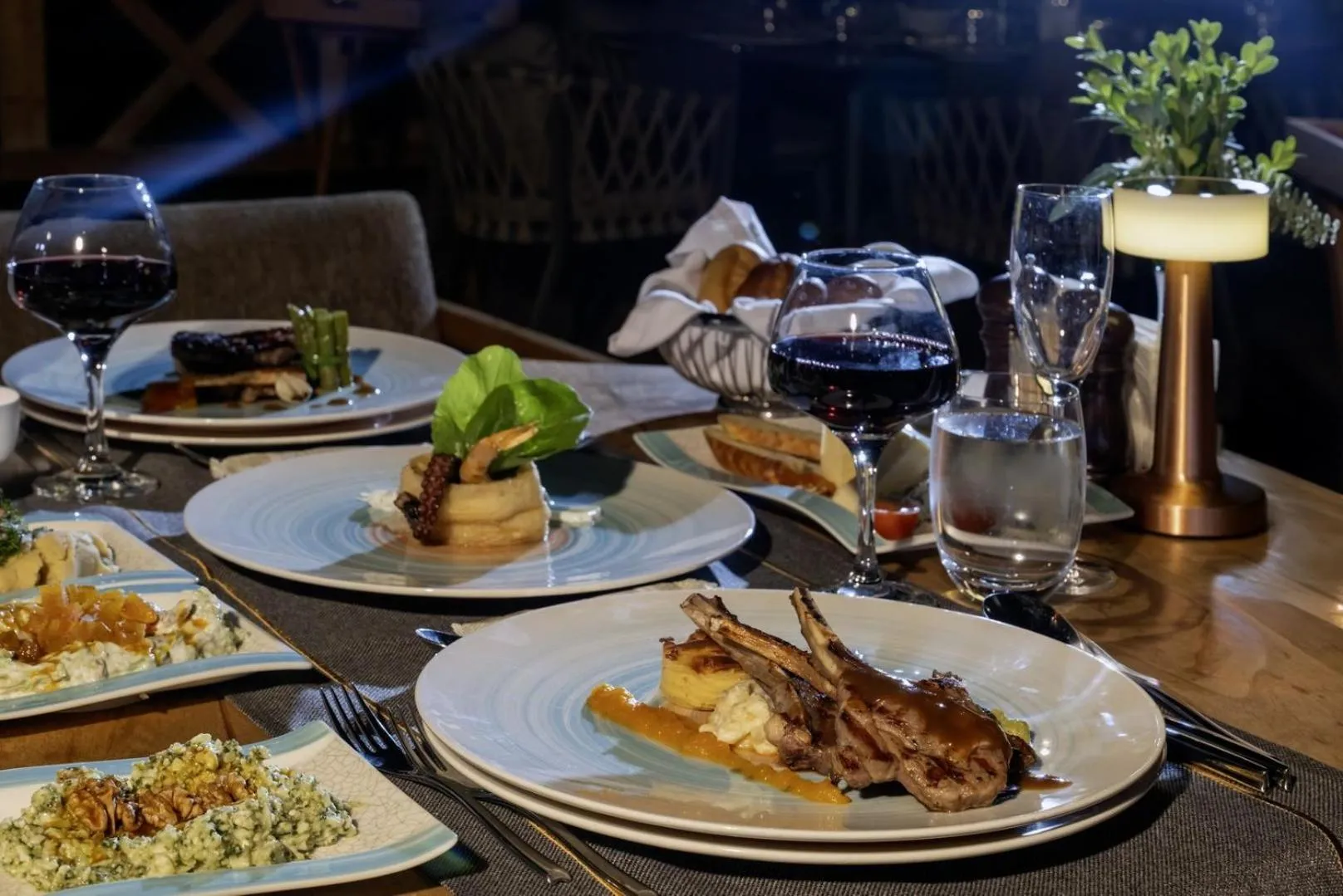 Food and drinks in Serenity Queen Hotel