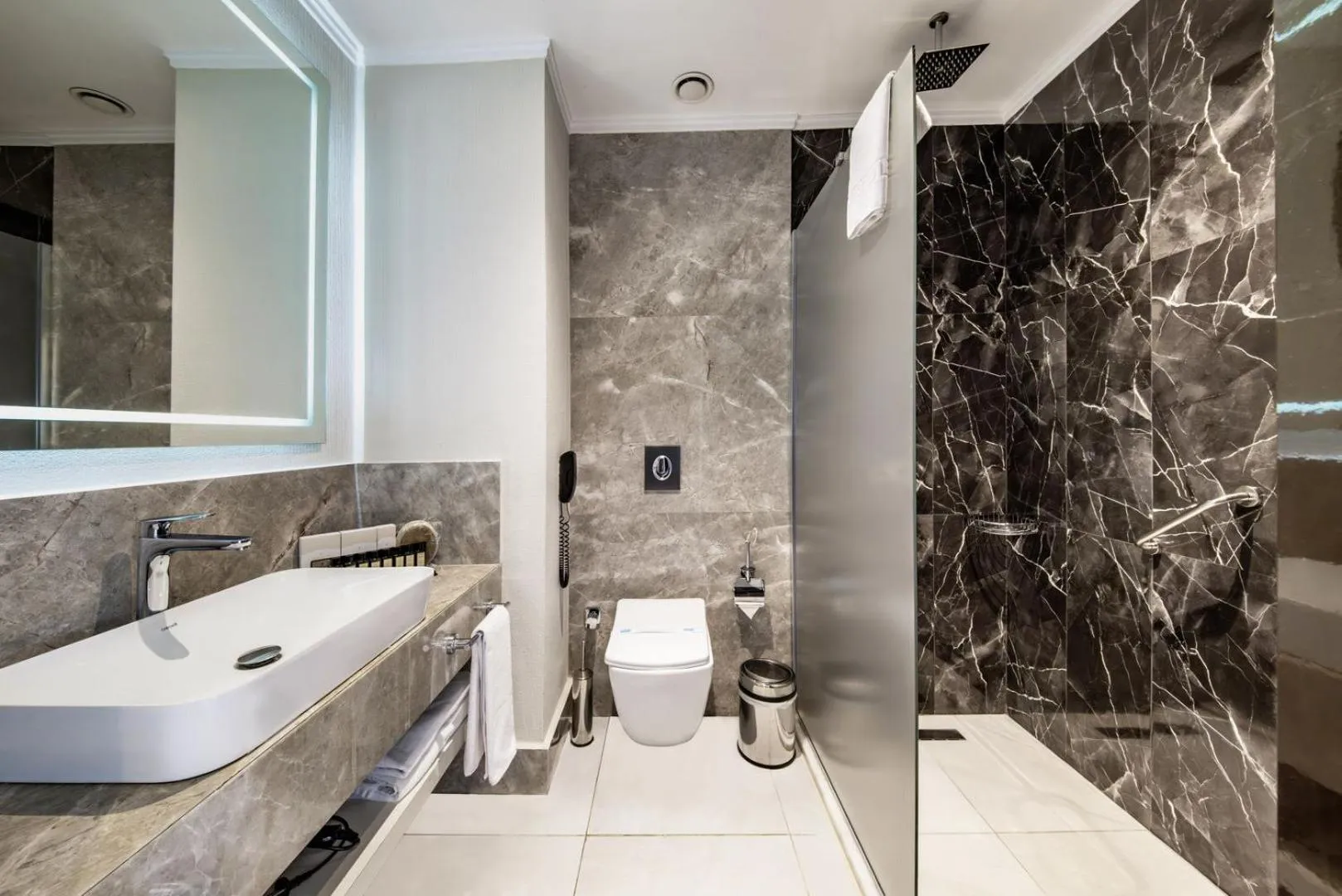 Shower in Serenity Queen Hotel