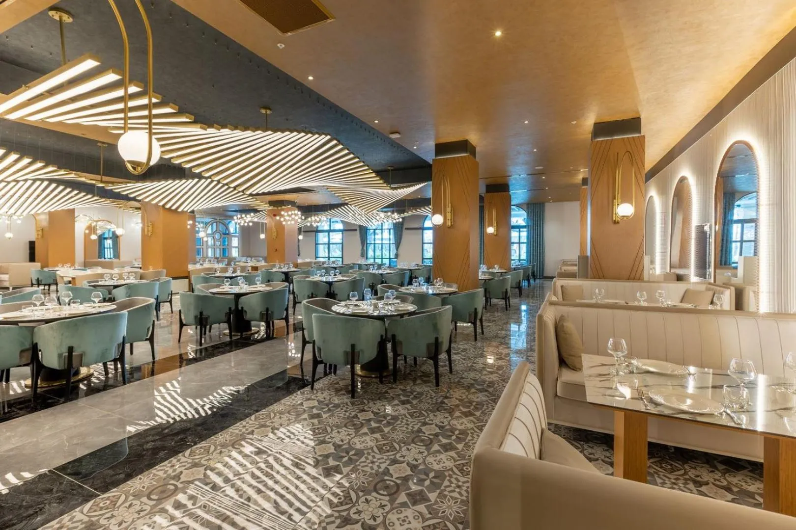 Restaurant/places to eat in Serenity Queen Hotel