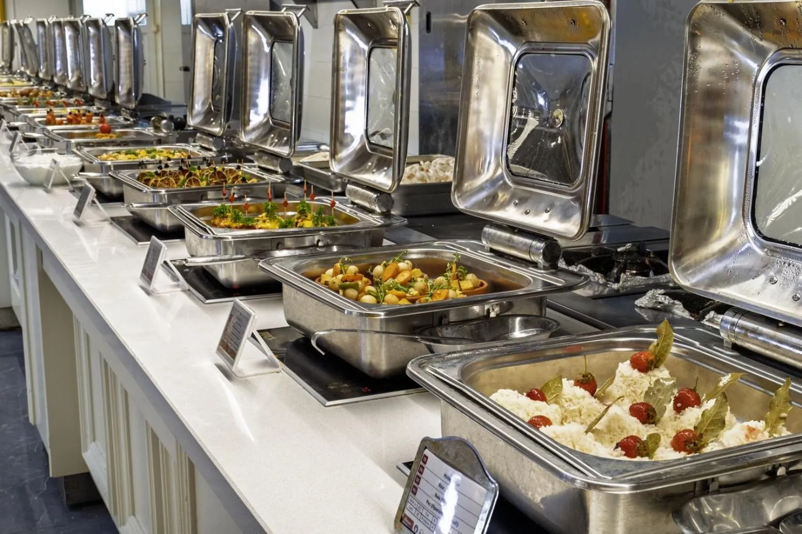 Food and drinks in Serenity Queen Hotel