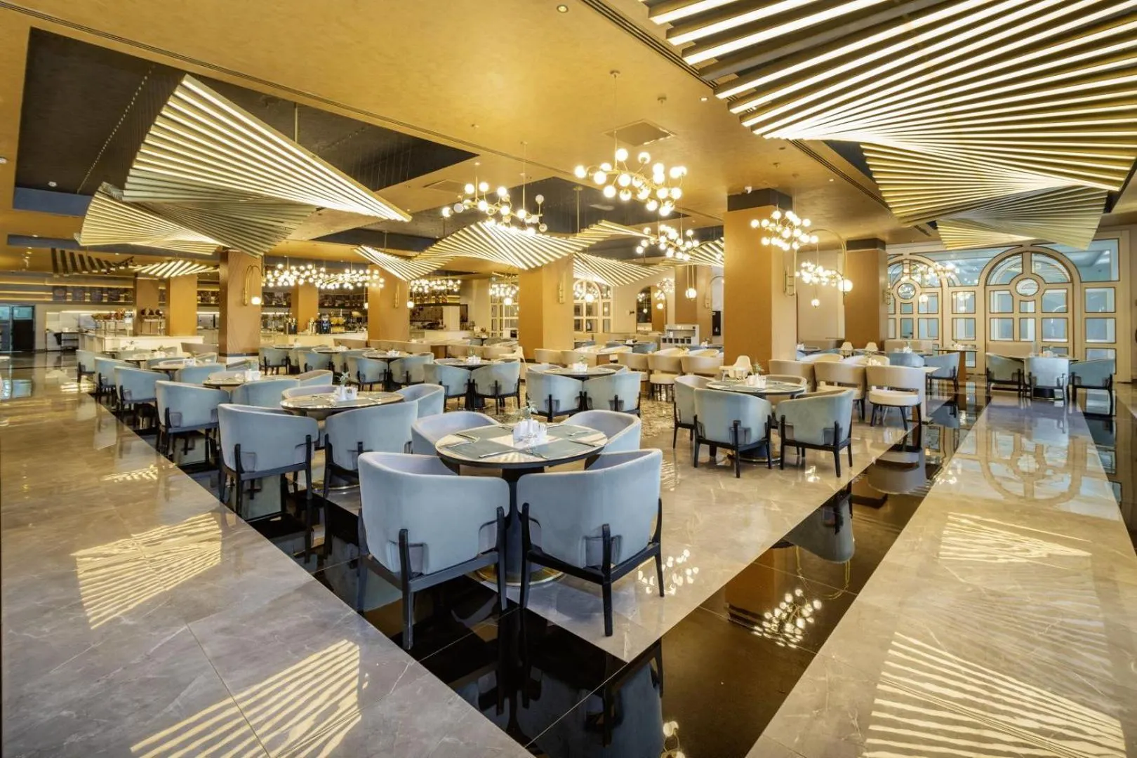 Restaurant/places to eat in Serenity Queen Hotel