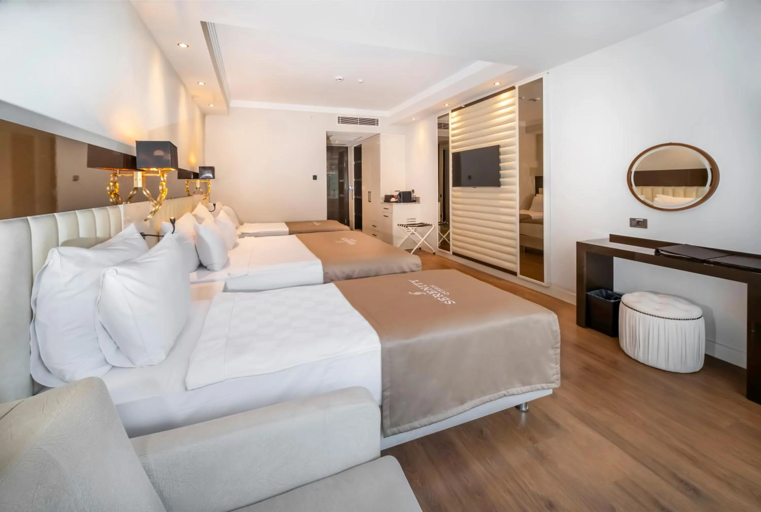 Bed in Serenity Queen Hotel