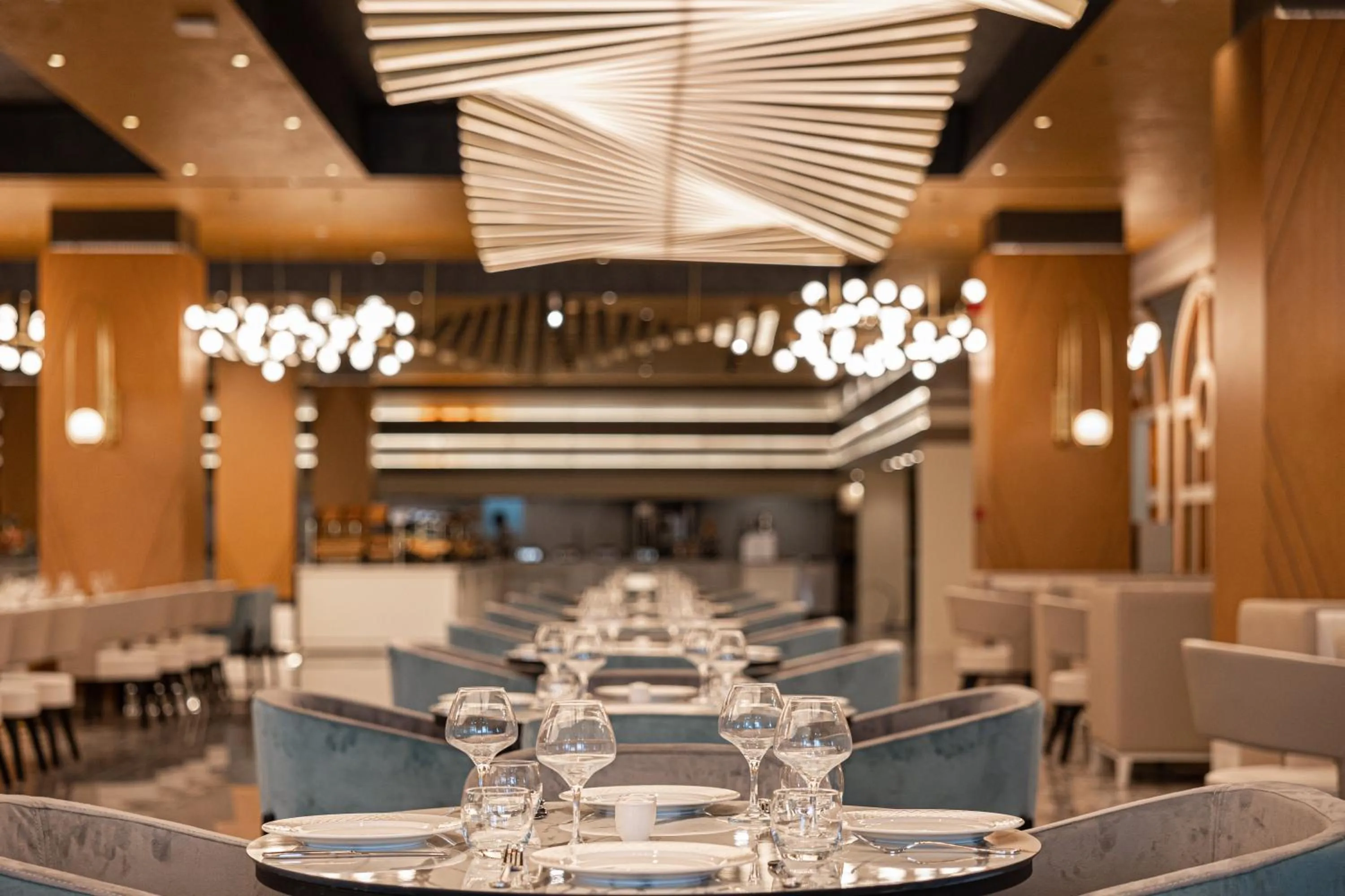 Restaurant/places to eat in Serenity Queen Hotel