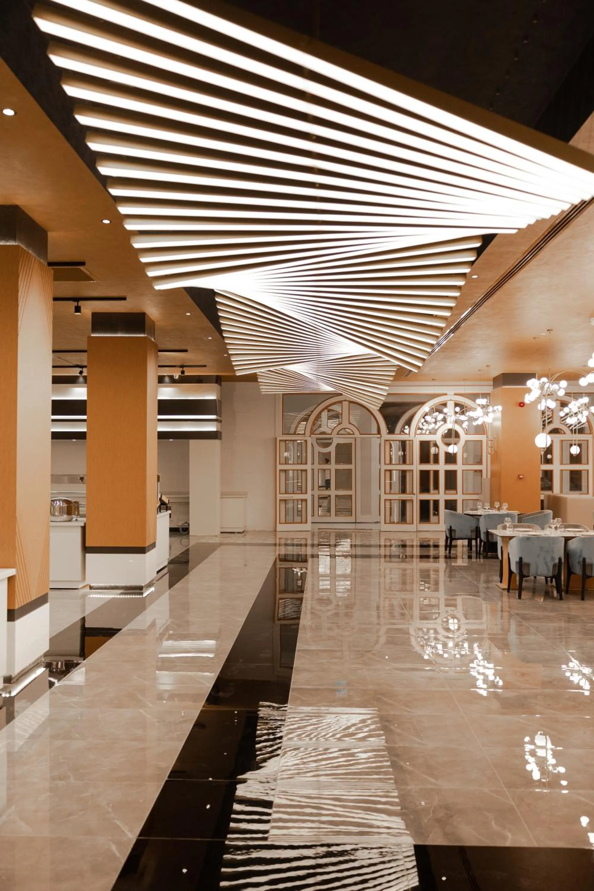 Restaurant/places to eat in Serenity Queen Hotel