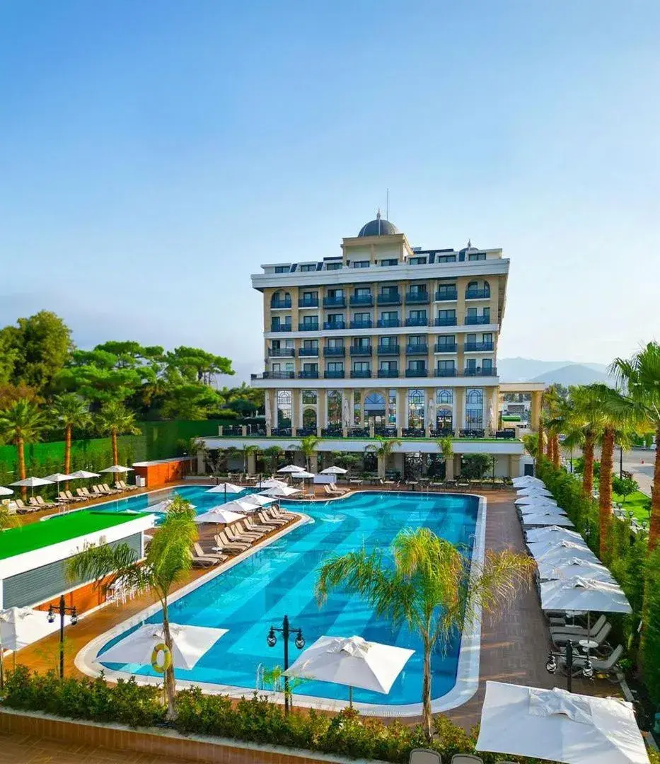 Property building in Serenity Queen Hotel Property building in Serenity Queen Hotel