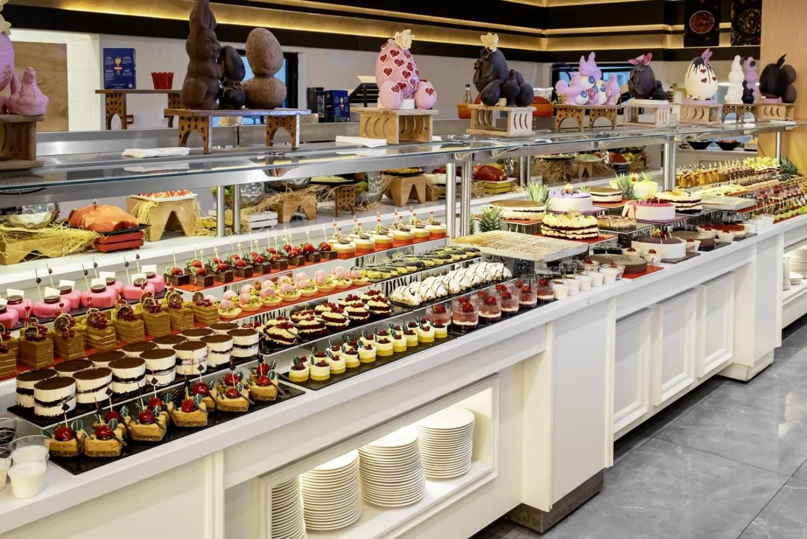 Restaurant/places to eat in Serenity Queen Hotel