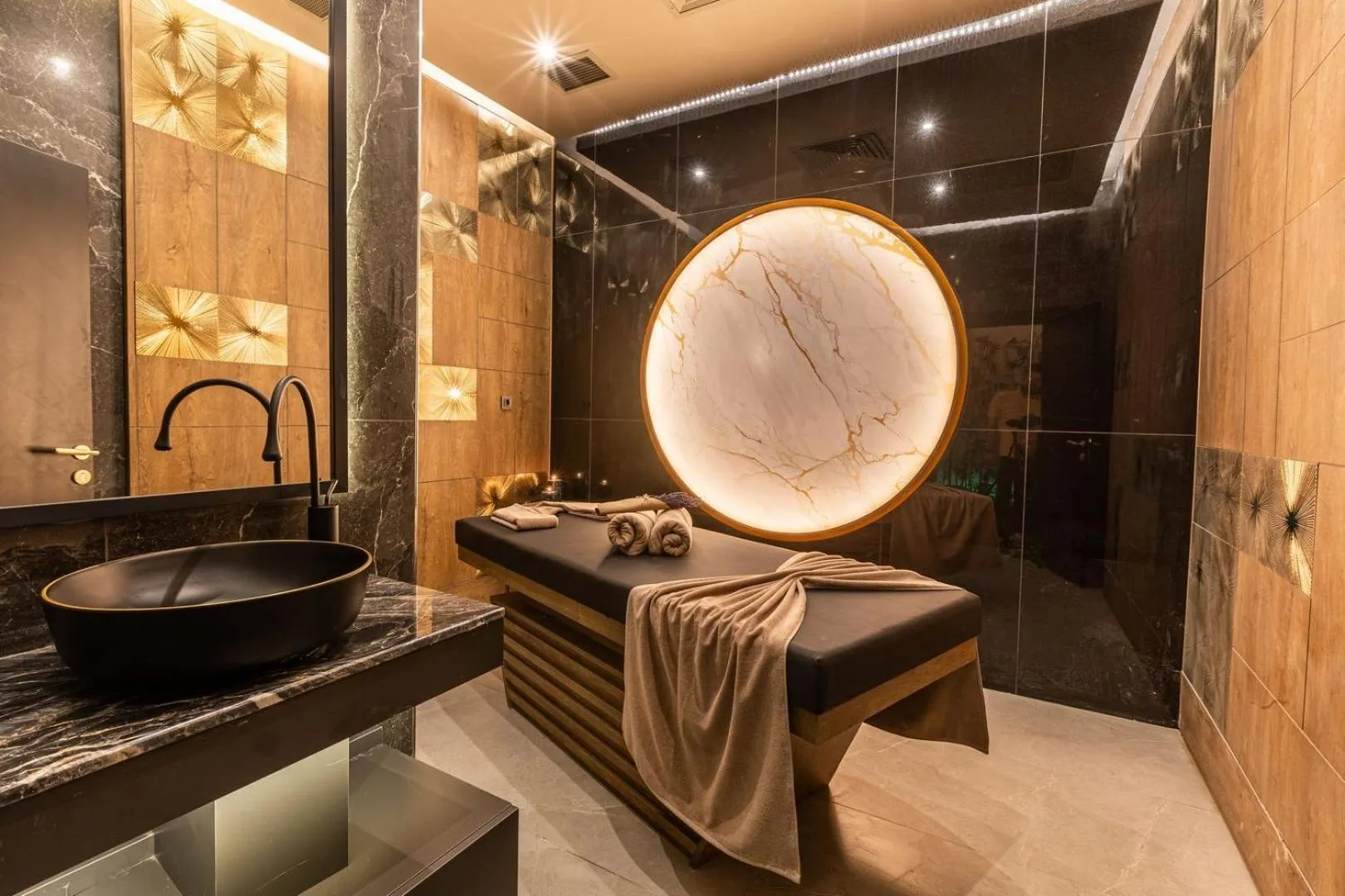 Massage in Serenity Queen Hotel