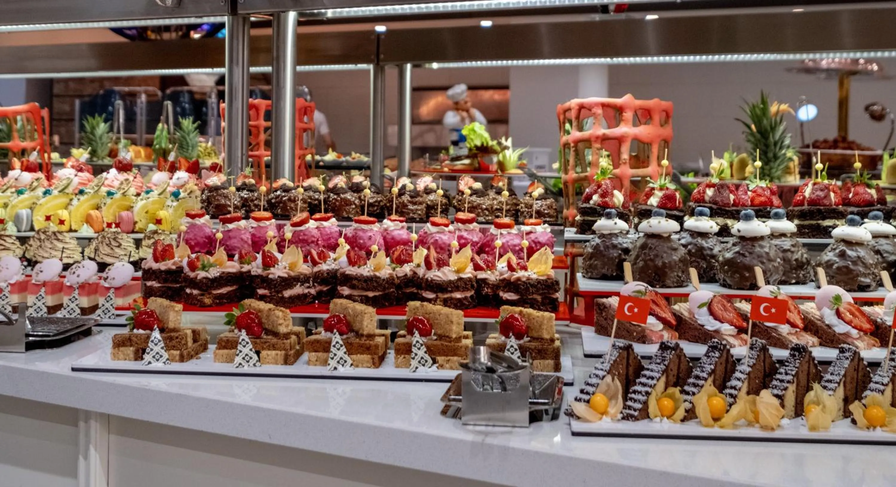 Restaurant/places to eat in Serenity Queen Hotel