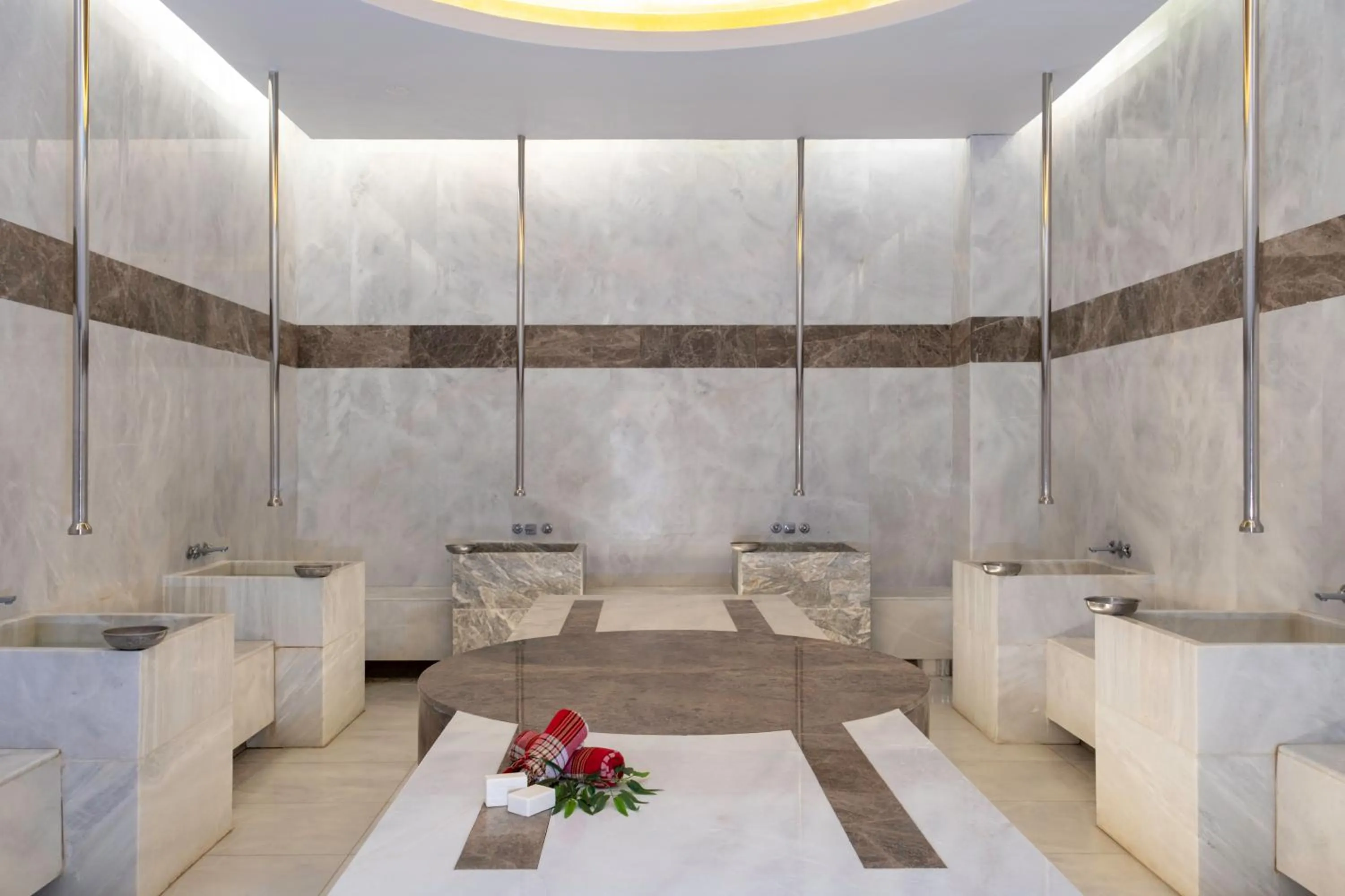 Public Bath in Serenity Queen Hotel