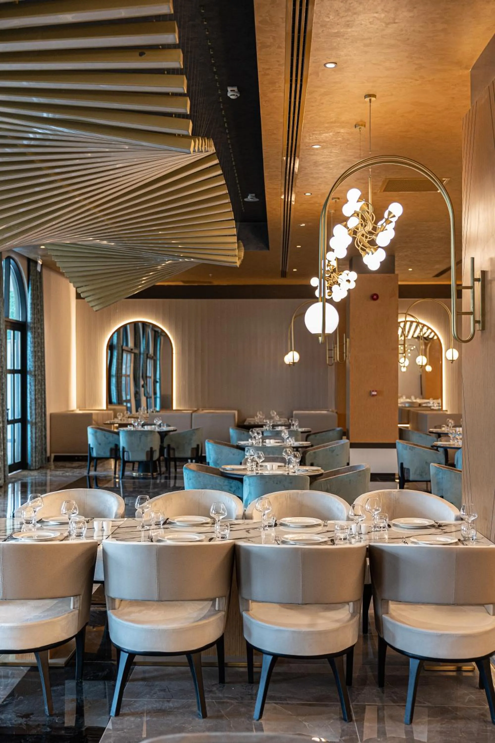 Restaurant/places to eat in Serenity Queen Hotel