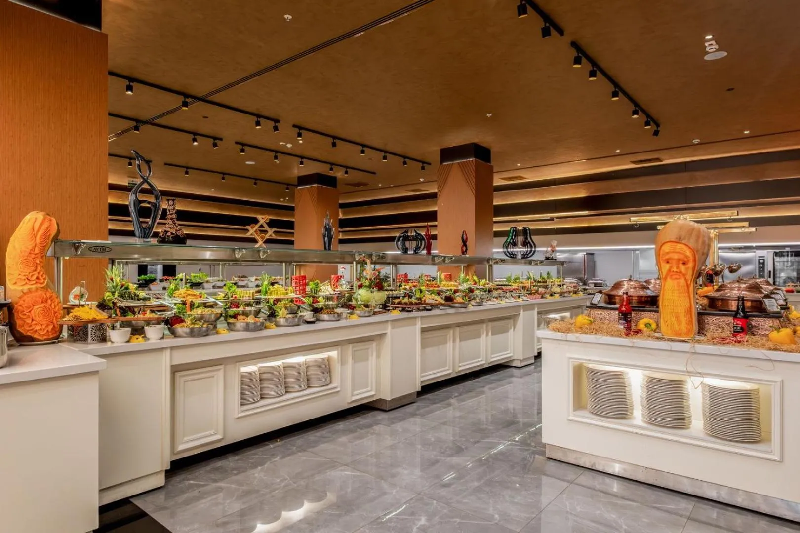 Food and drinks in Serenity Queen Hotel