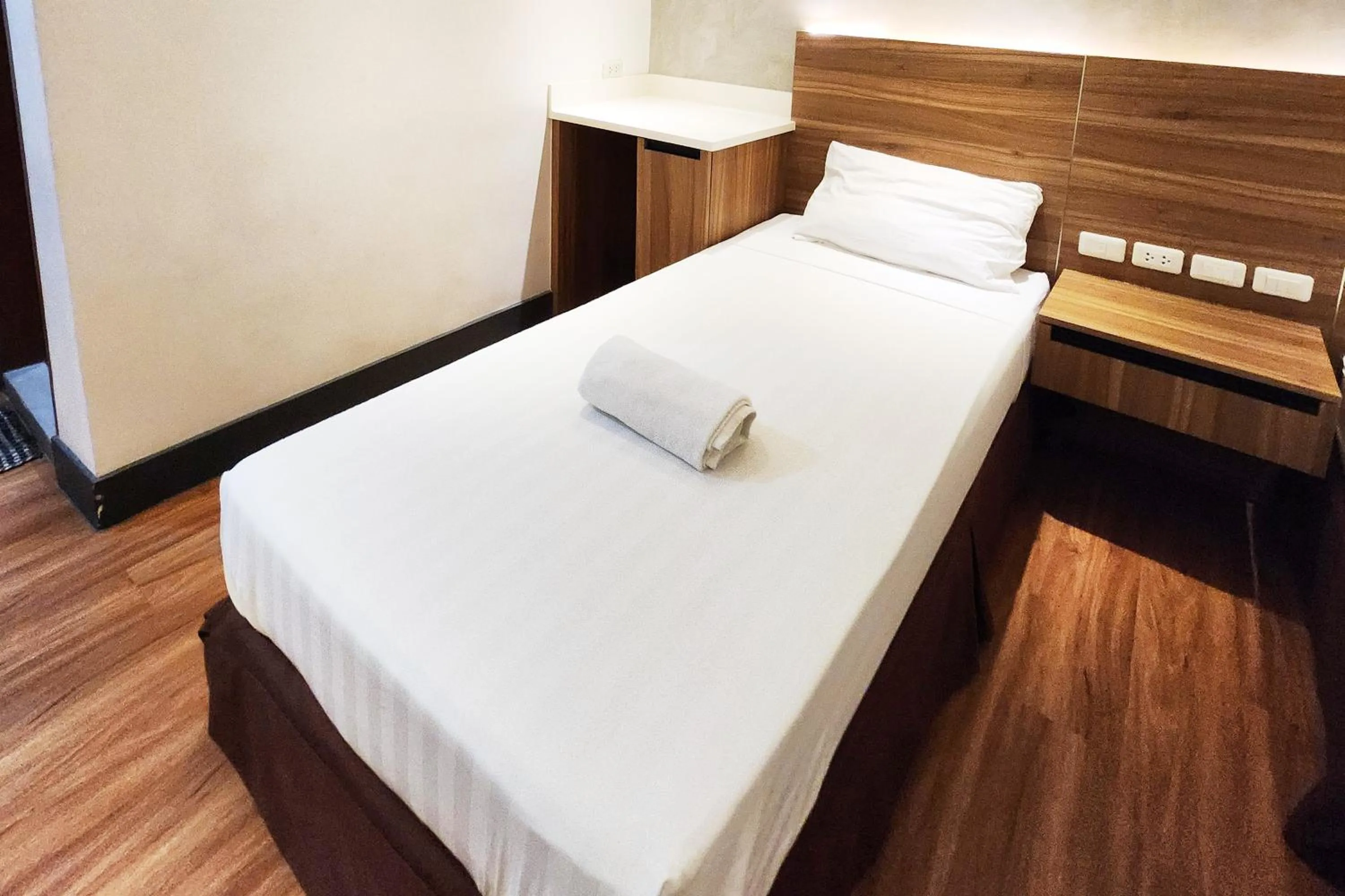 Bed in Boulevard Pension Hotel Cebu