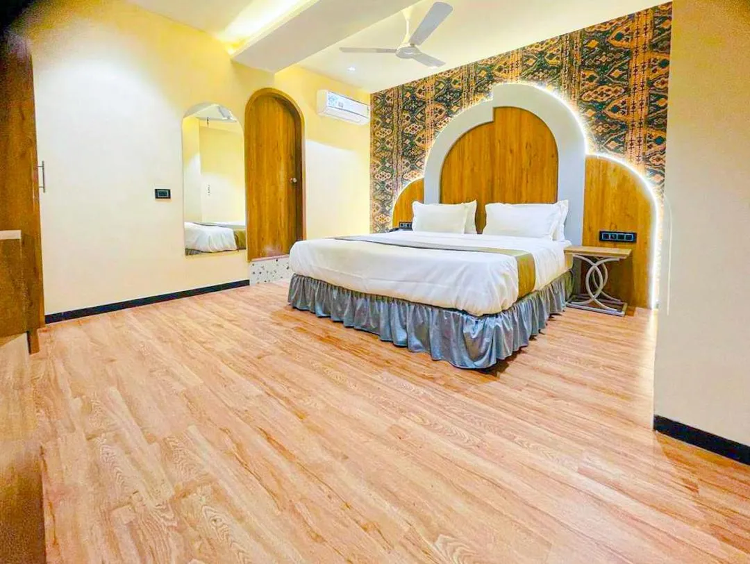 Living room, Bed in Hotel Nova Bopal