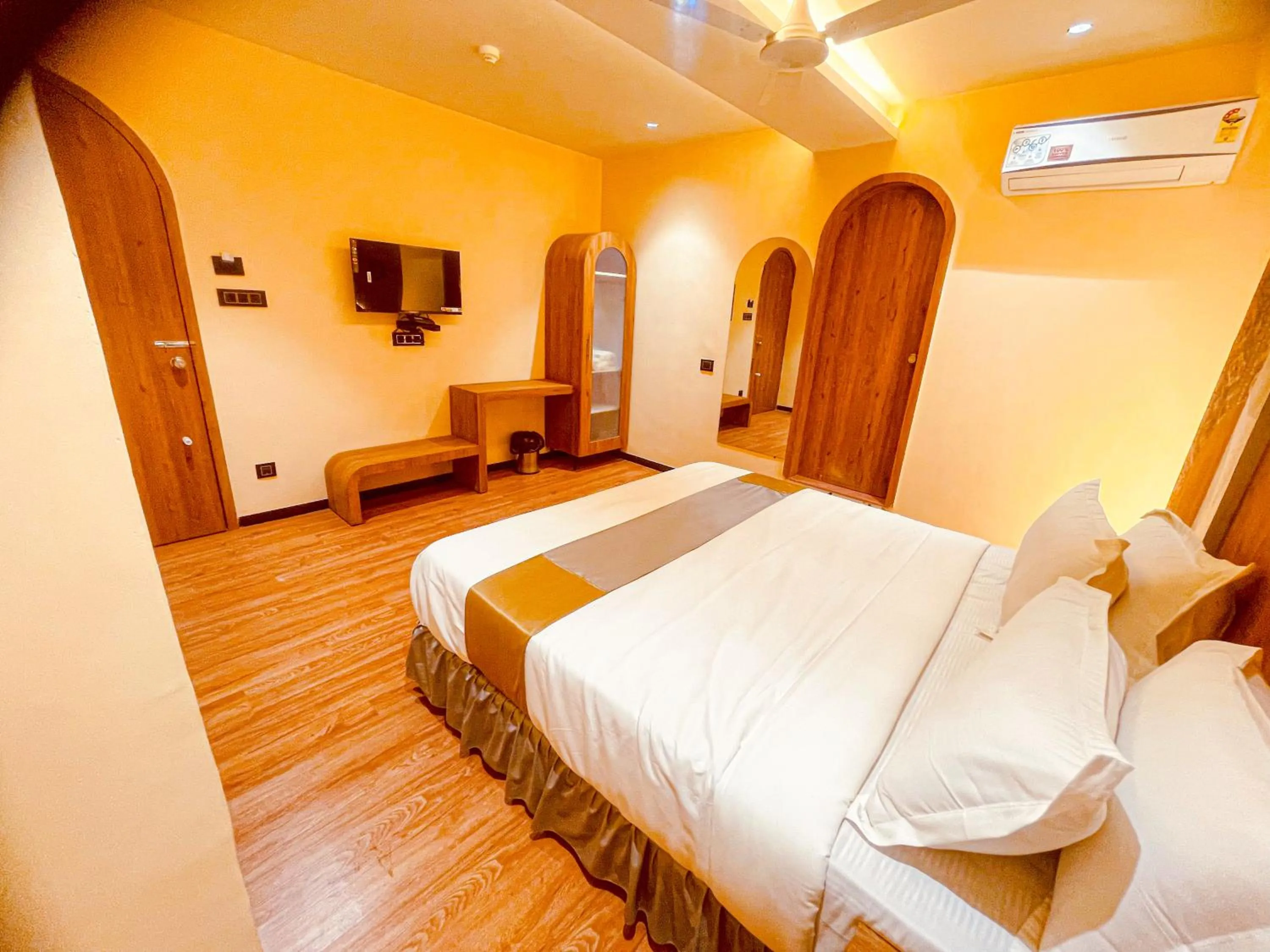 Bedroom, Bed in Hotel Nova Bopal