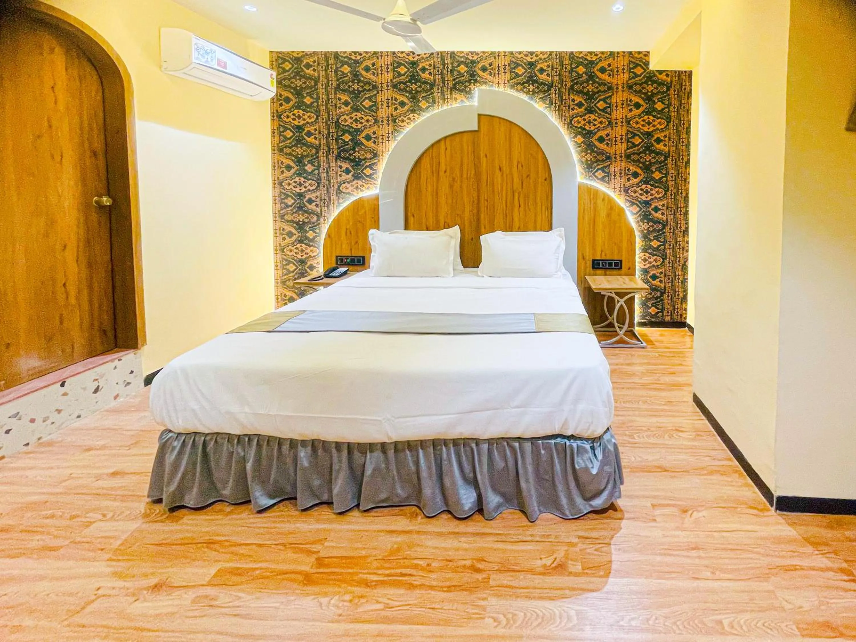 Bedroom, Bed in Hotel Nova Bopal