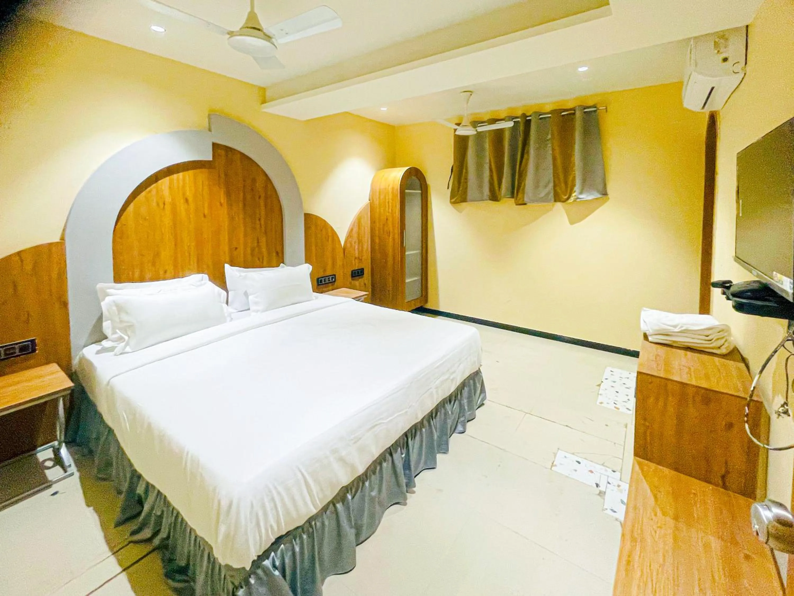 Bedroom, Bed in Hotel Nova Bopal