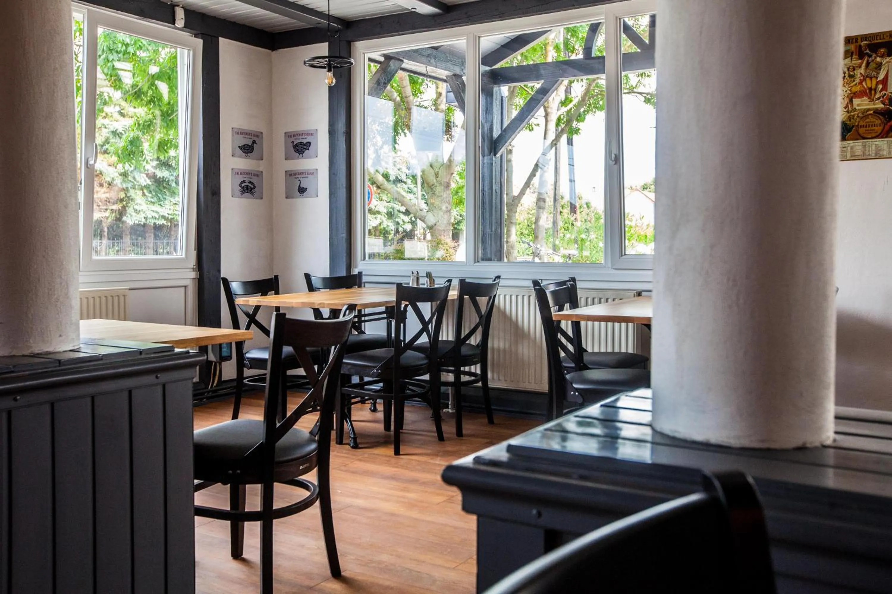 Restaurant/places to eat in Hotel Rajka