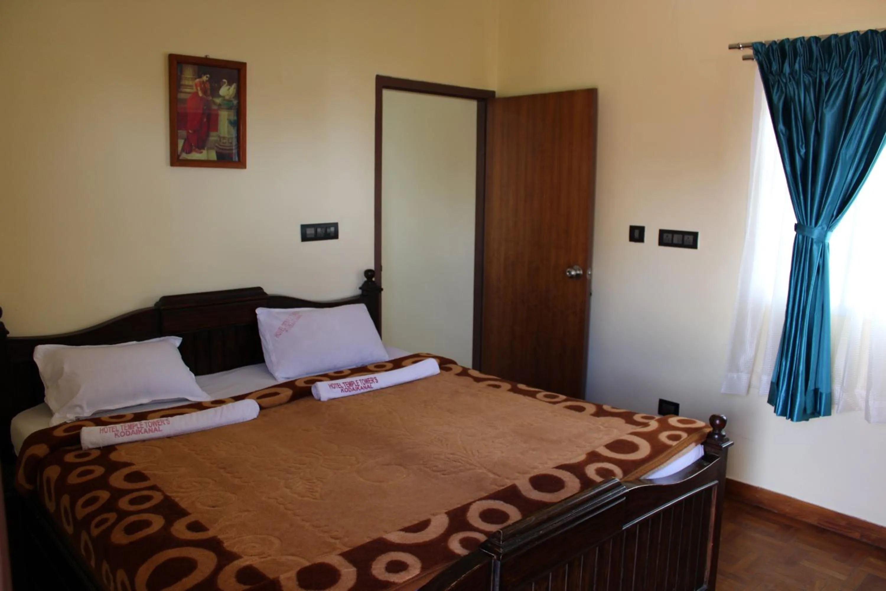 Bed in Hotel Temple Towers