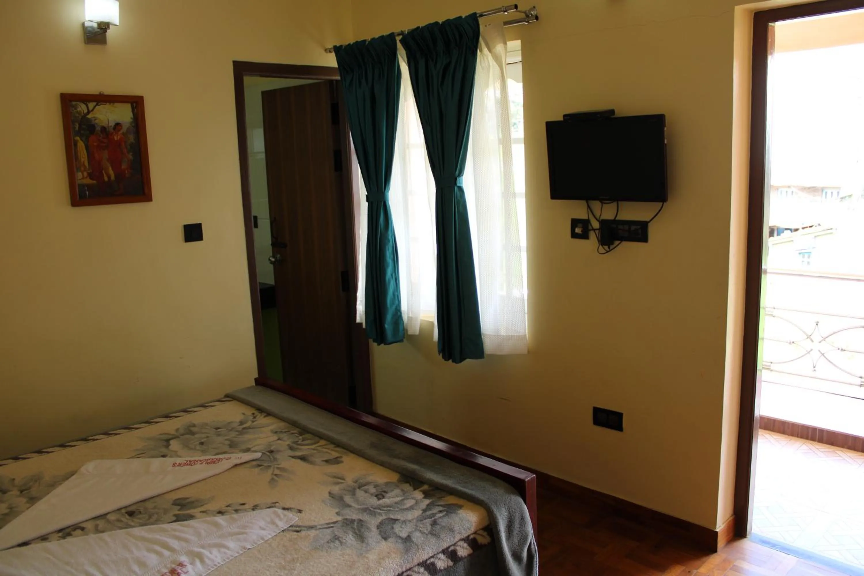 View (from property/room), Bed in Hotel Temple Towers