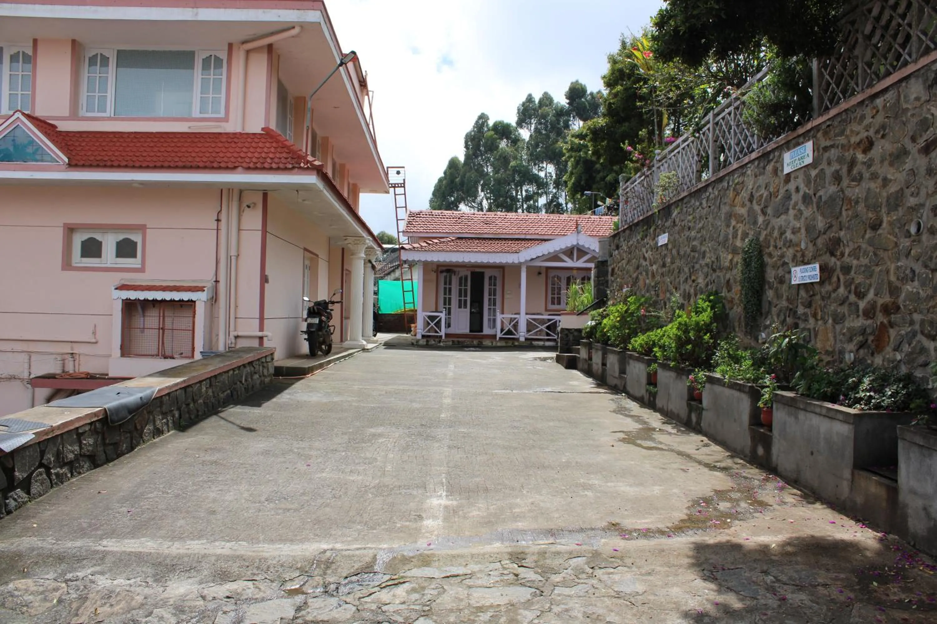 Property building in Hotel Temple Towers