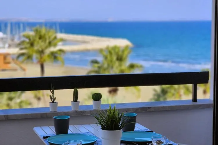 Prime Beachfront Apartment on Larnaca Finikoudes