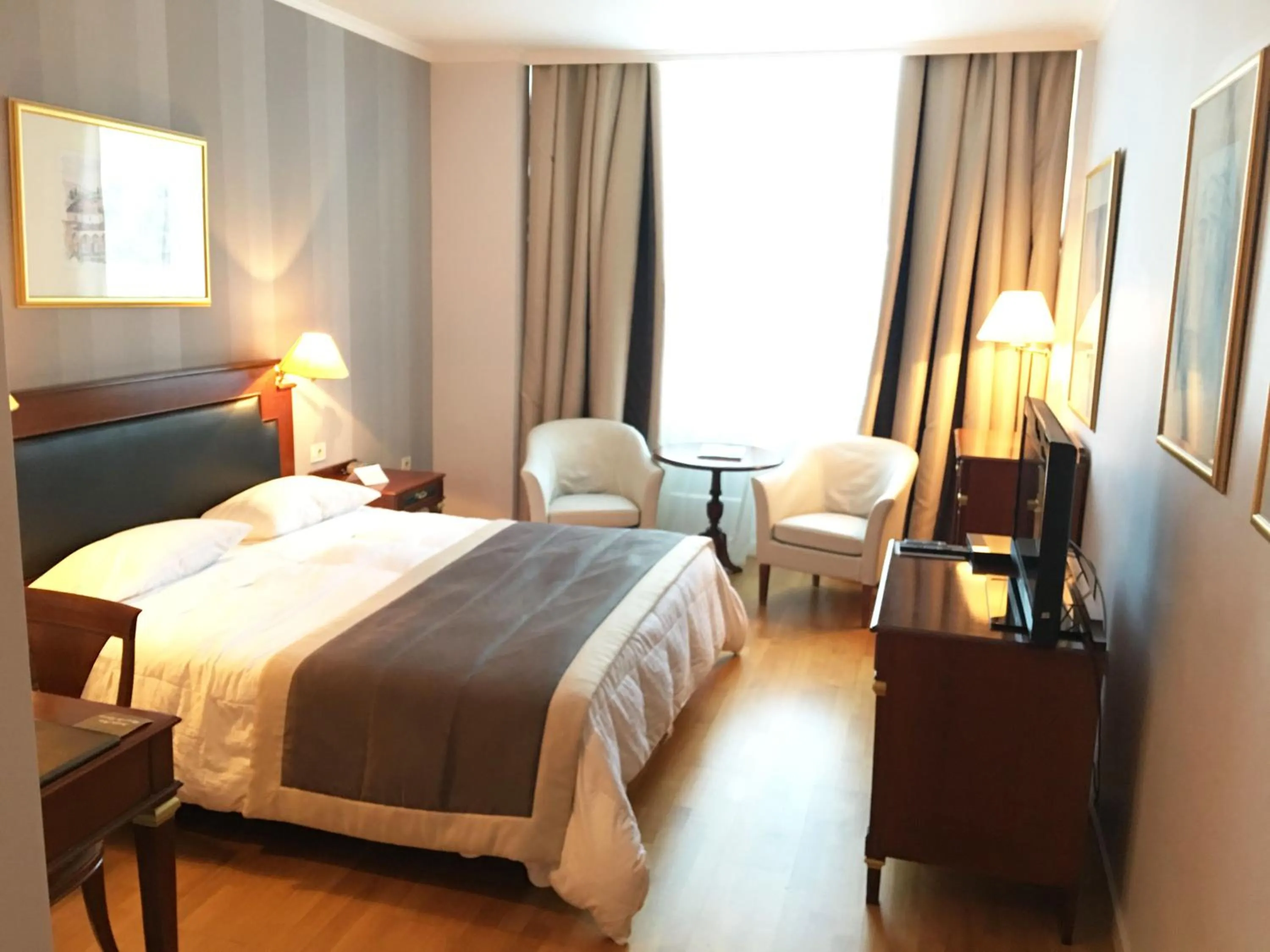 Photo of the whole room, Bed in Theoxenia Palace