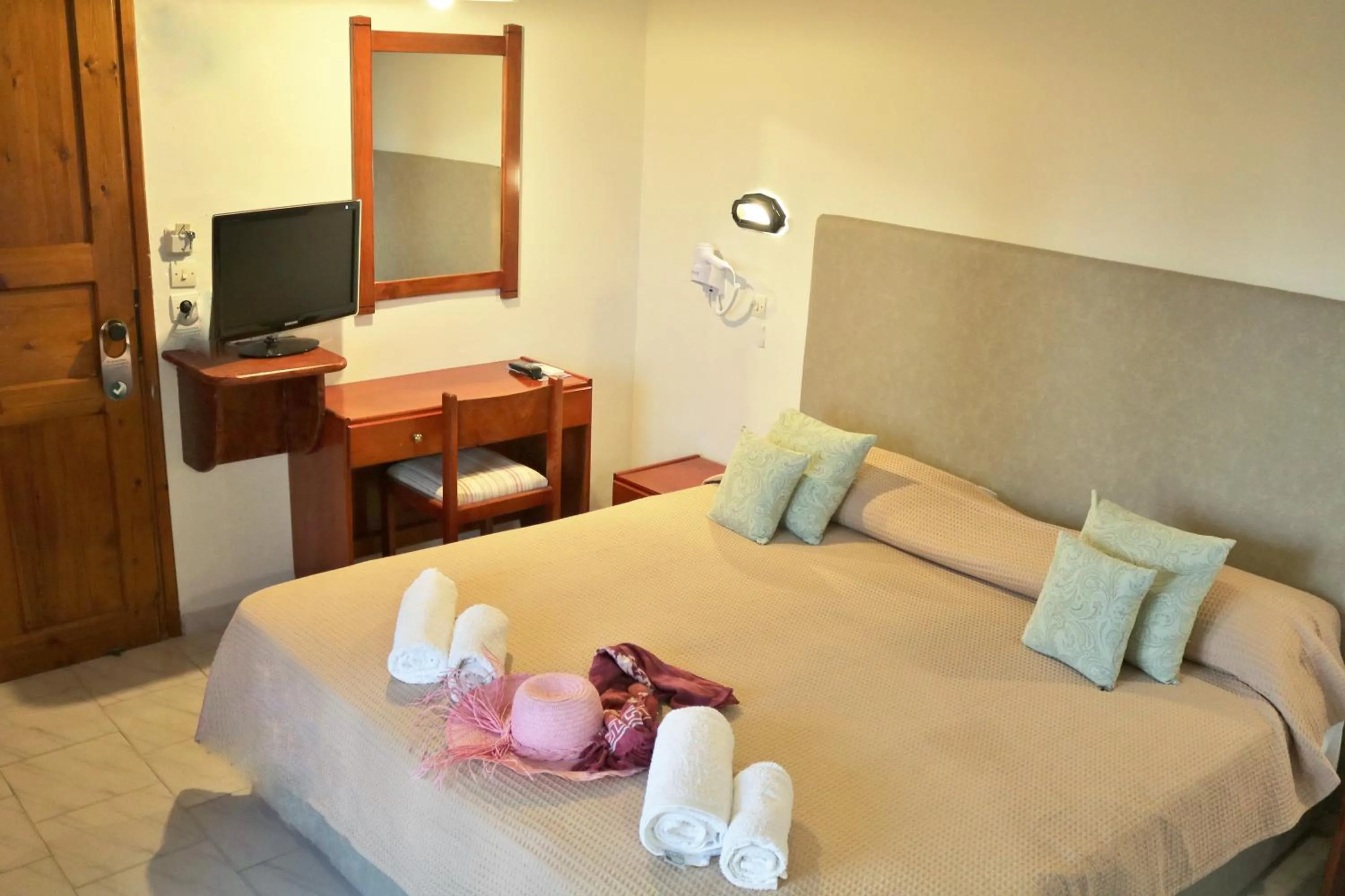 Photo of the whole room in John Mary