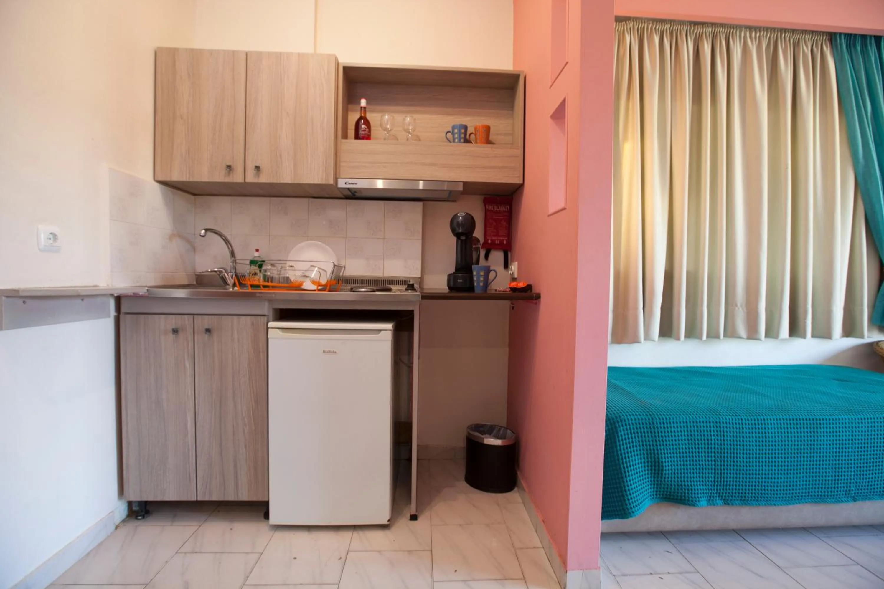 Coffee/tea facilities in John Mary