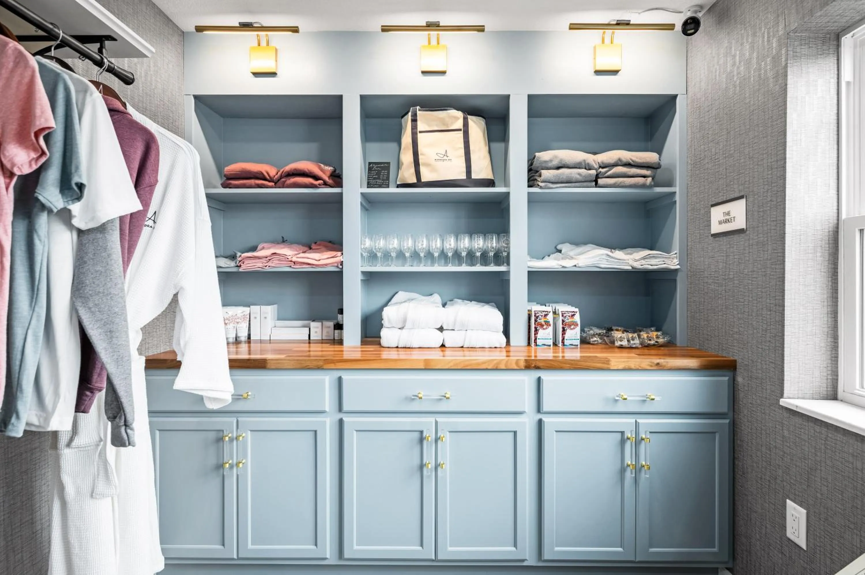 Shopping Area in Alexandra Inn