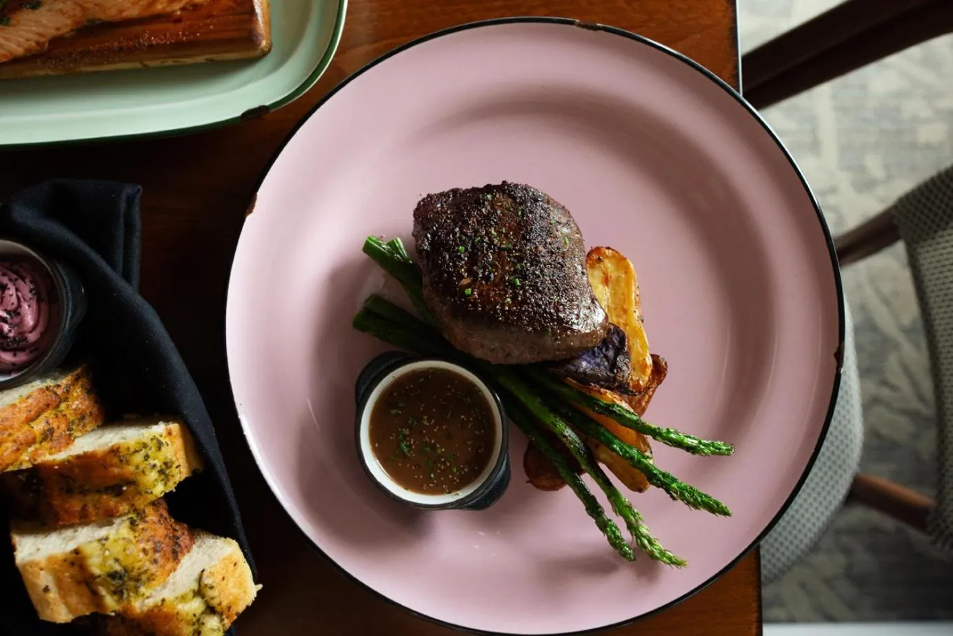 Restaurant/places to eat in Alexandra Inn