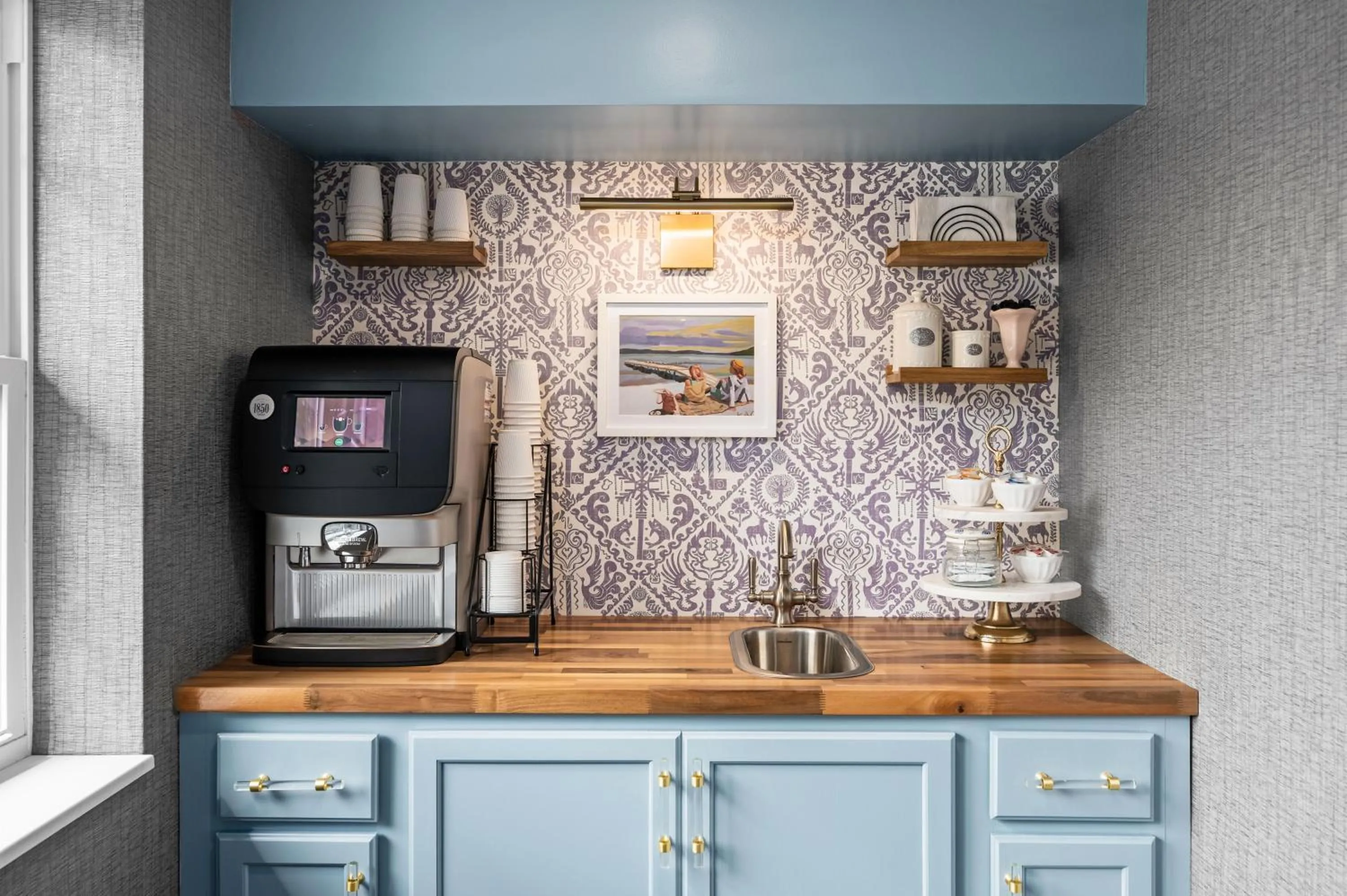 Coffee/tea facilities in Alexandra Inn