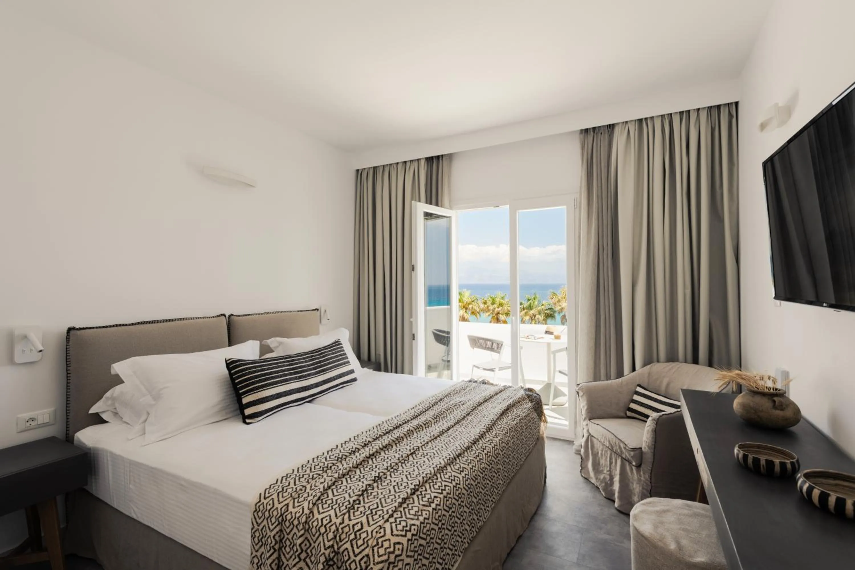 Bedroom, Bed in Saint George Hotel