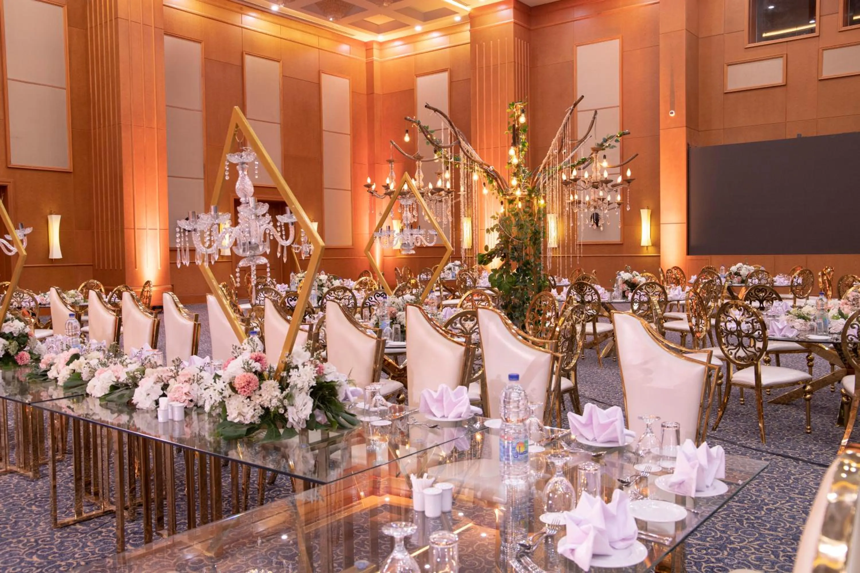 Restaurant/places to eat in Tolip Olympic International City