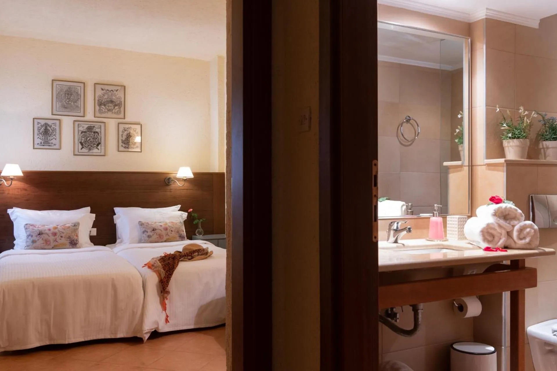 Bathroom, Bed in Porto Sisi Hotel Apartments