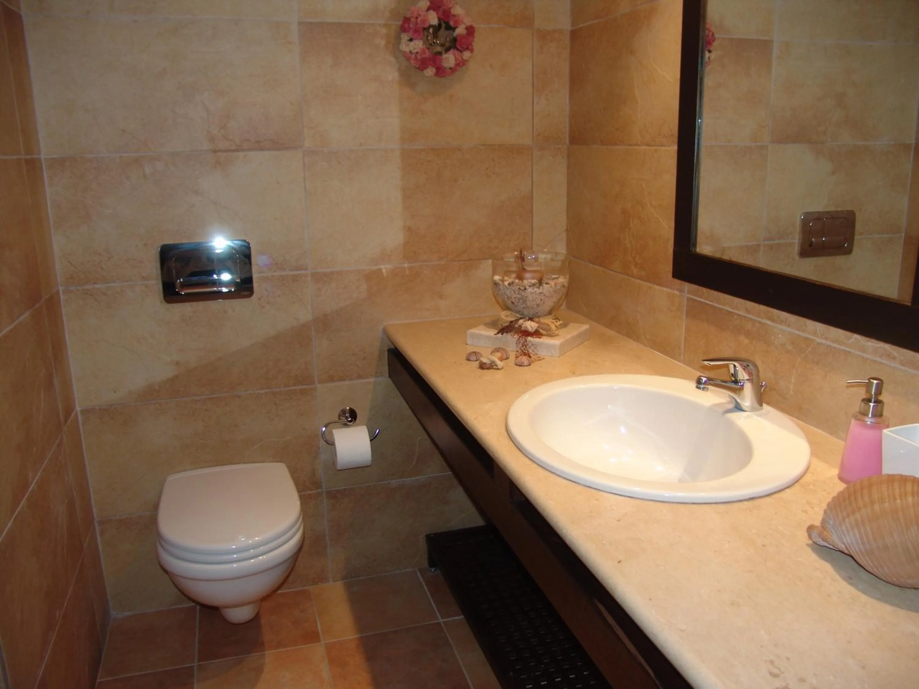 Toilet in Porto Sisi Hotel Apartments