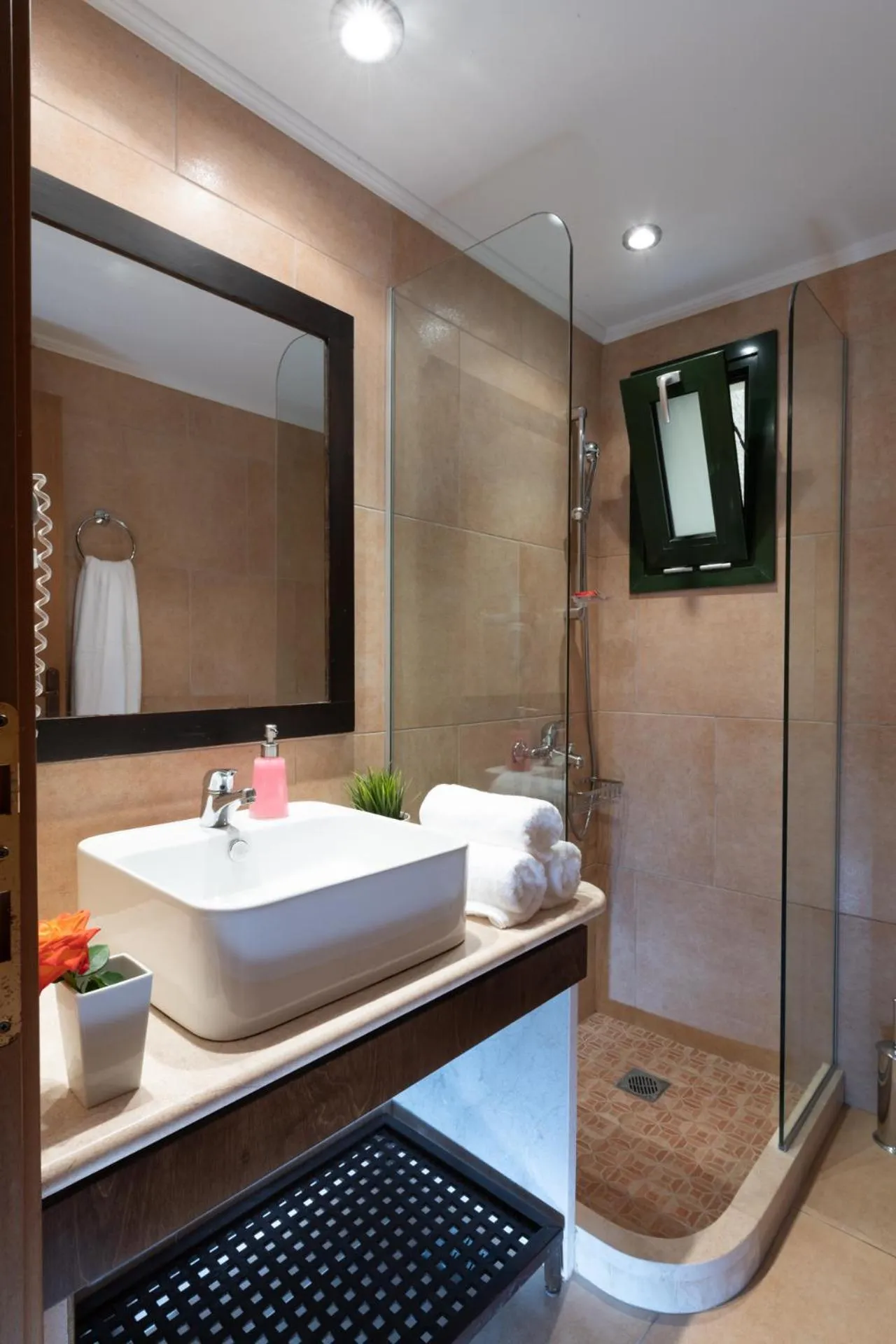 Shower in Porto Sisi Hotel Apartments